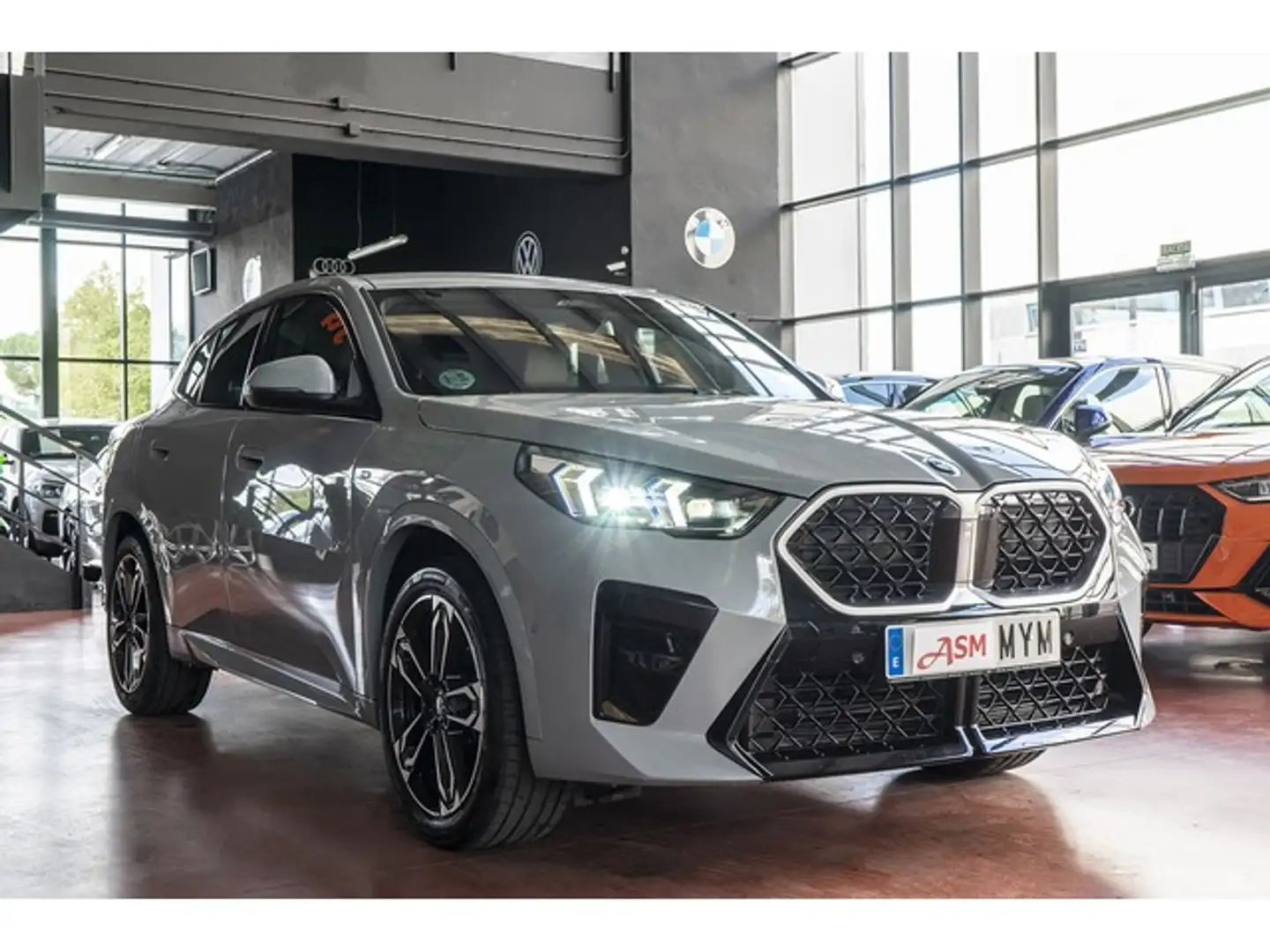 BMW X2 sDrive 18dA Grau - 2
