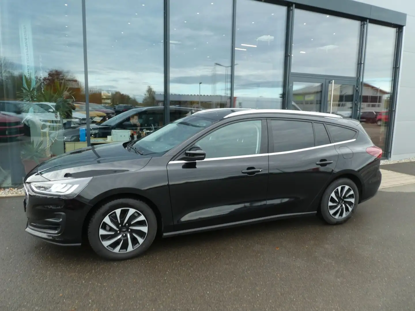 Ford Focus Turnier, SHZ, Kamera, PDC, Navi, LED Noir - 2