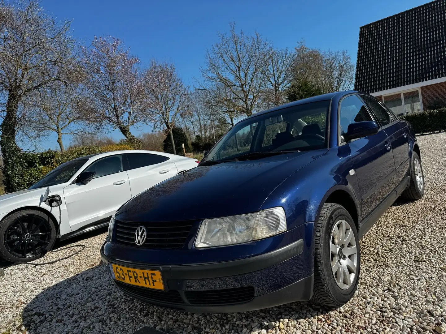 Volkswagen Passat 1.6 Albastru - 1