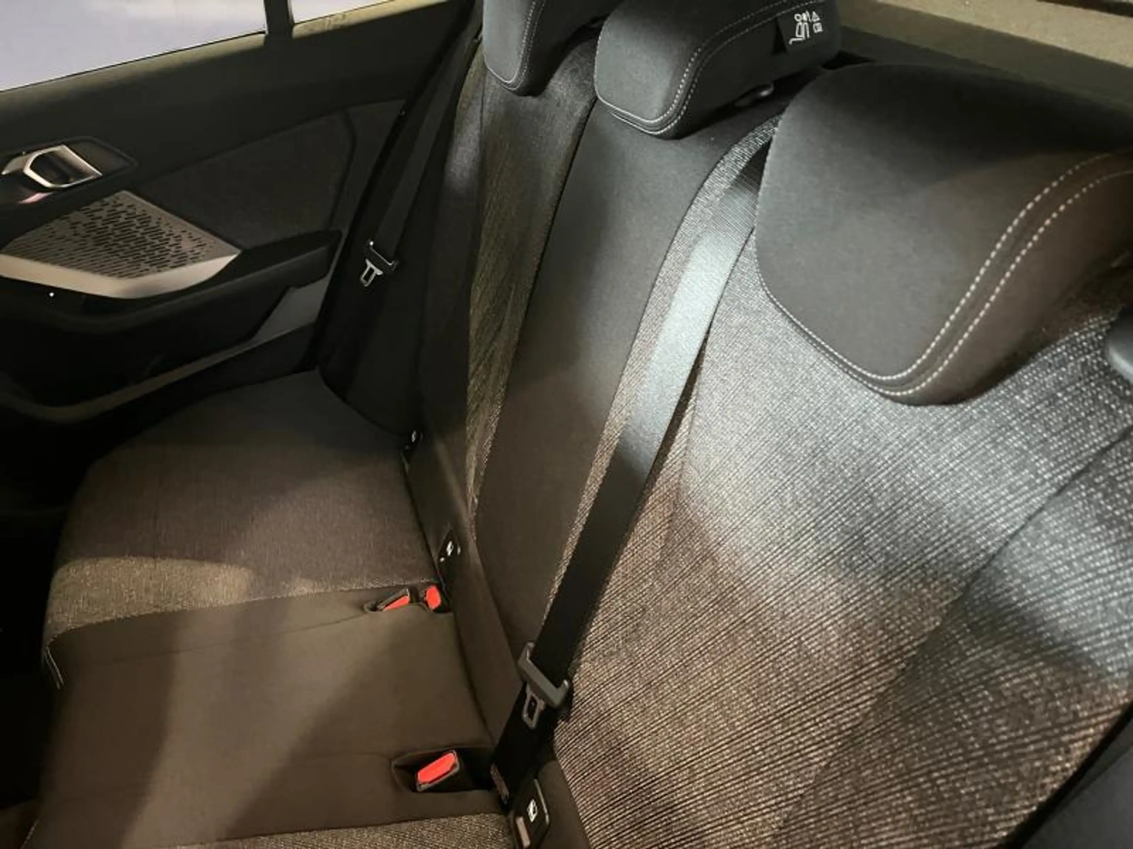 BMW 118 118d — photo 12
