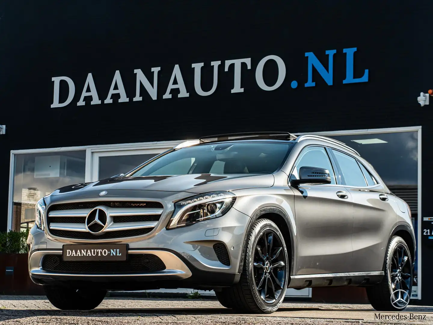 Mercedes-Benz GLA 250 4Matic Prestige Pano Apple CarPlay Leder Camera Gris - 1