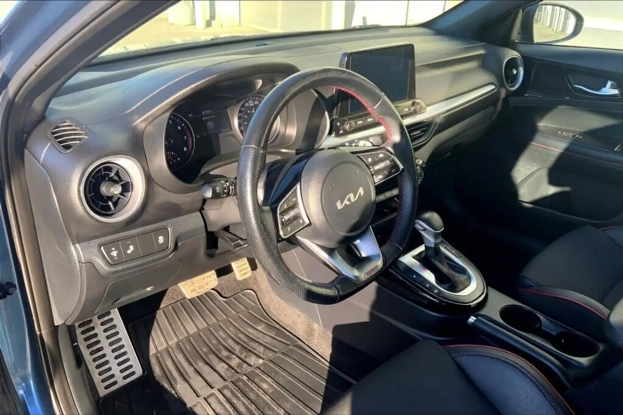 Kia Forte снимка Kia Forte