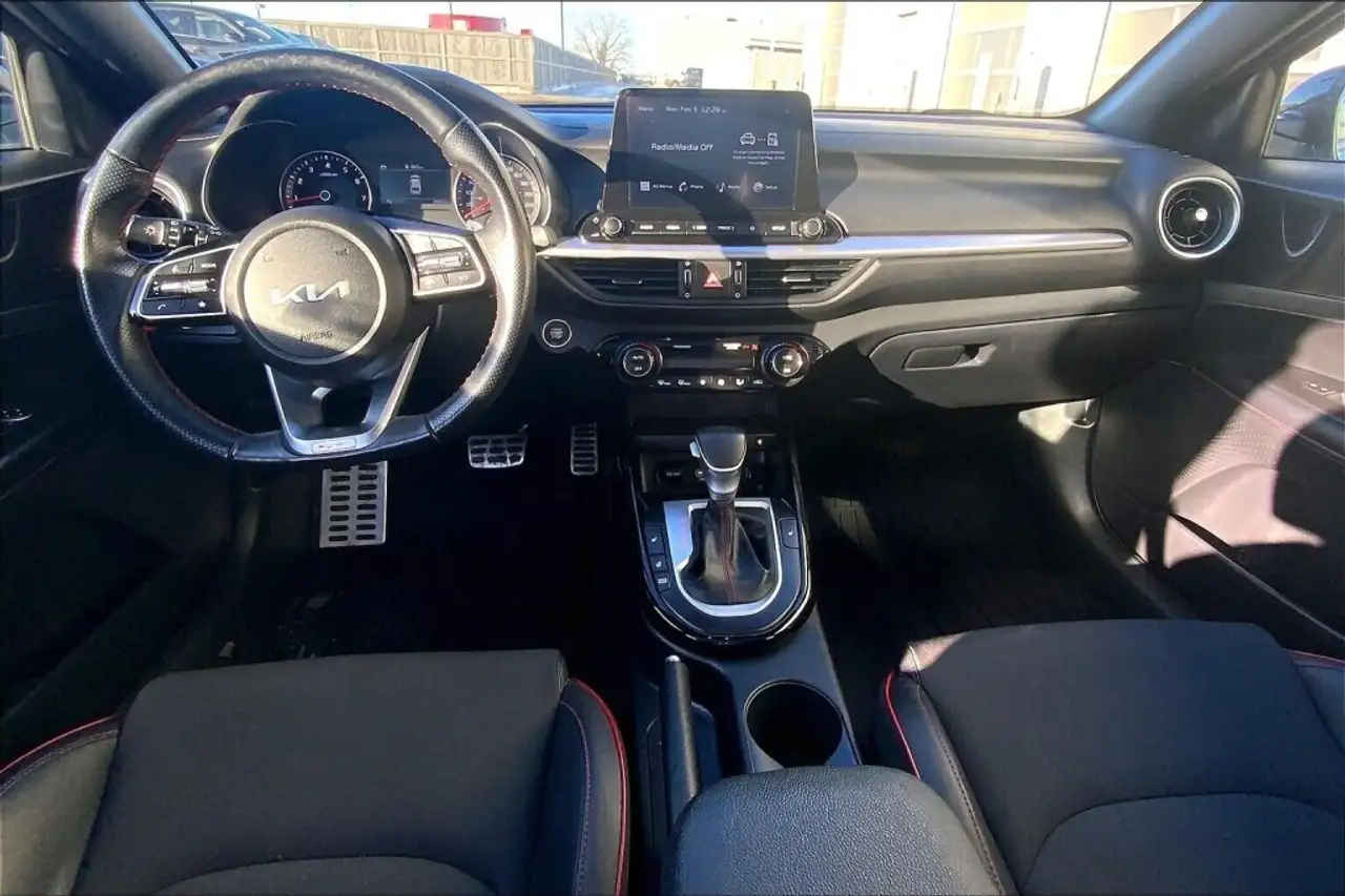 Kia Forte снимка Kia Forte