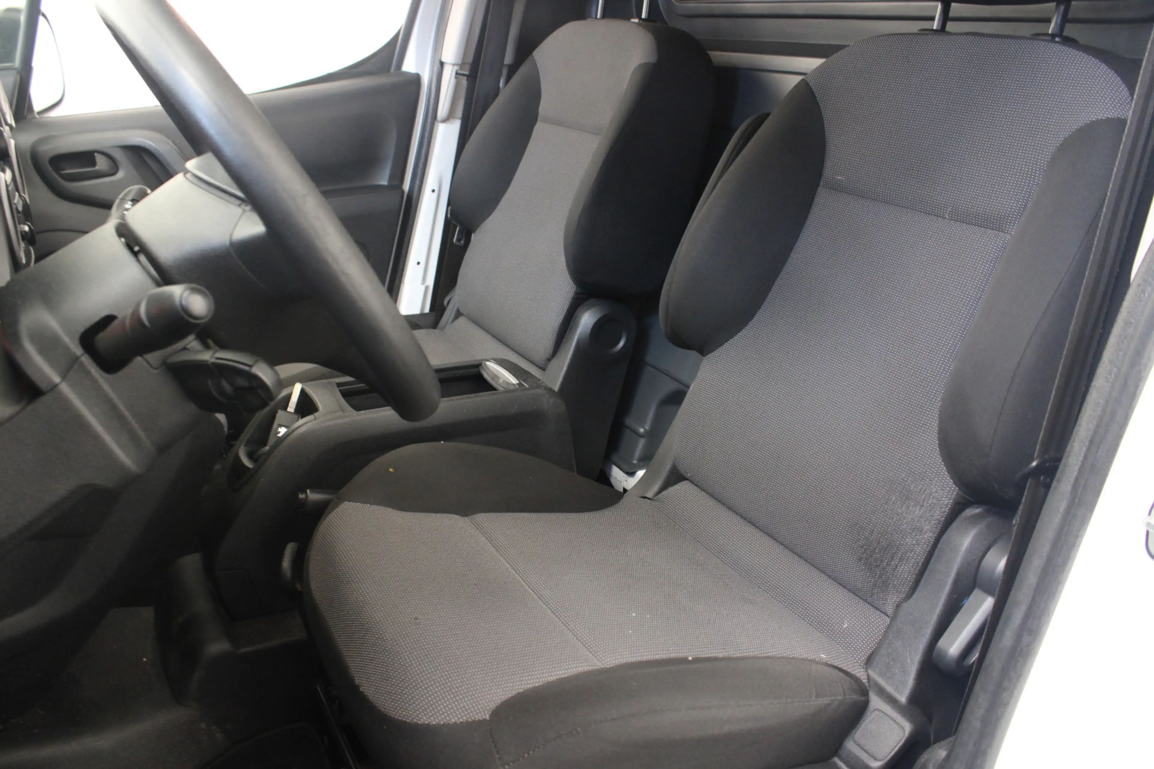 Peugeot Partner 120 1.6 BlueHDi 75 L1 XR — photo 8