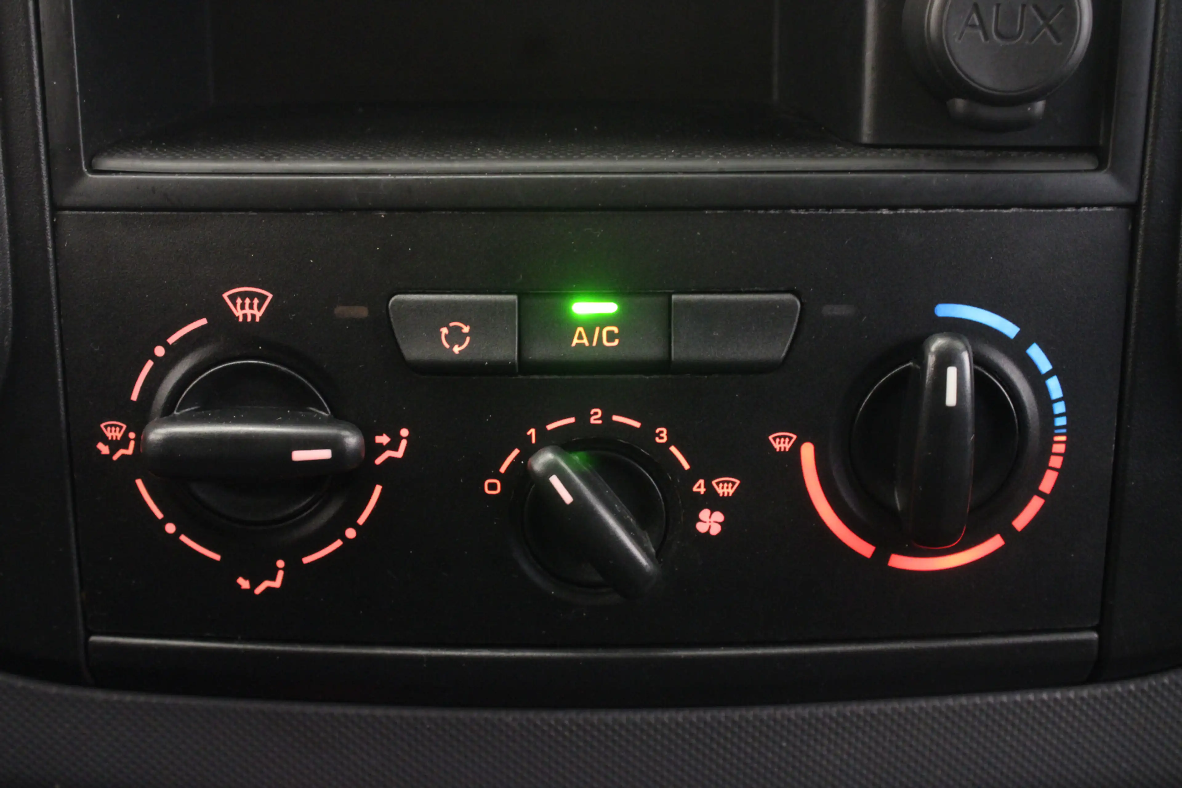 Peugeot Partner 120 1.6 BlueHDi 75 L1 XR — photo 11