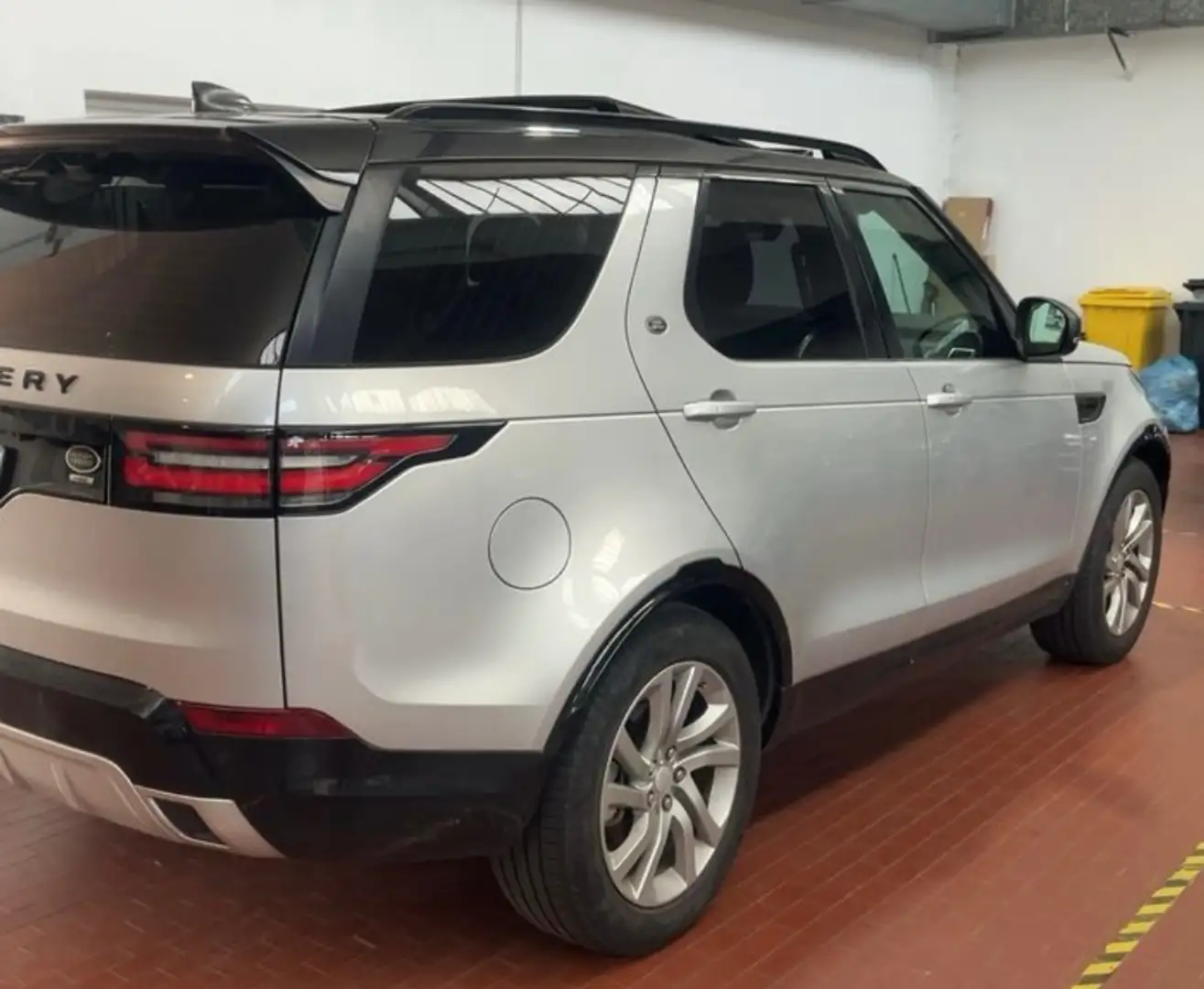 Land Rover Discovery 2.0 SD4 240 CV HSE Luxury Grigio - 2