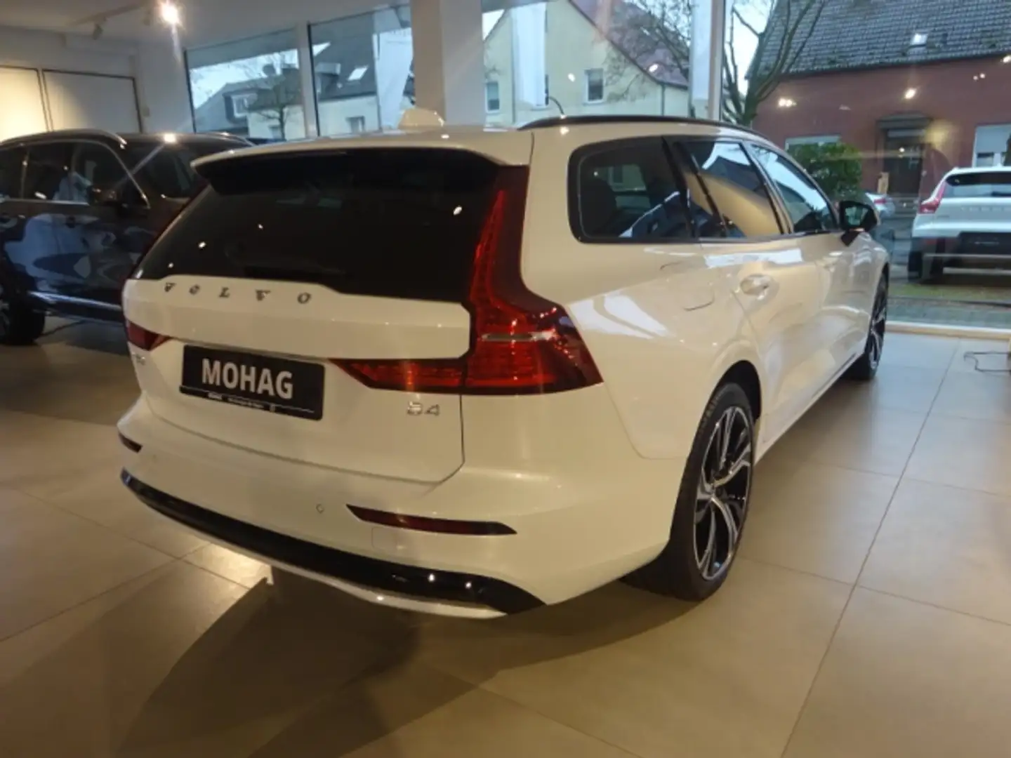Volvo V60 Plus Dark B4 FWD - ACC,Harman/Kardon Weiß - 2