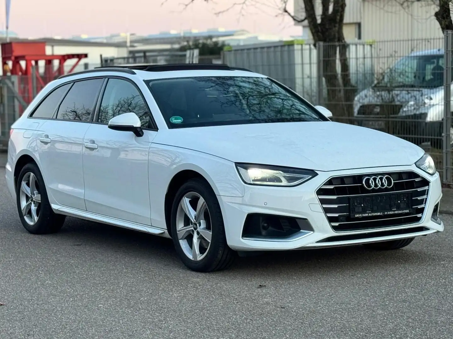 Audi A4 Avant 30 TDI Advanced S Tronic I Garantie Weiß - 2