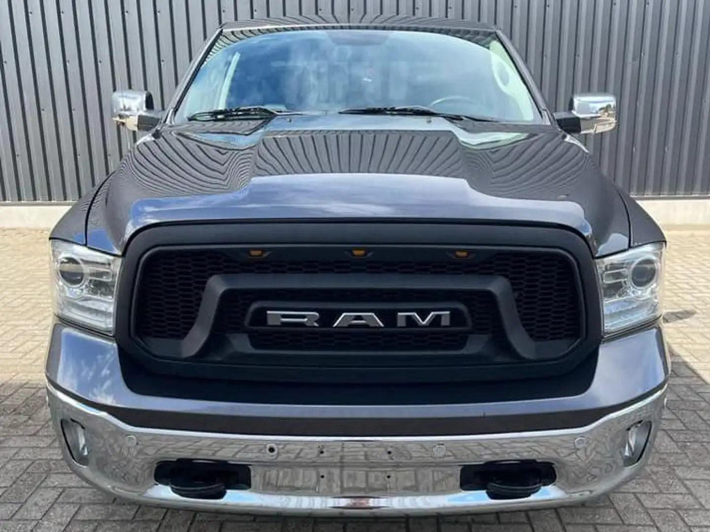 Dodge RAM Laramie Gris - 2
