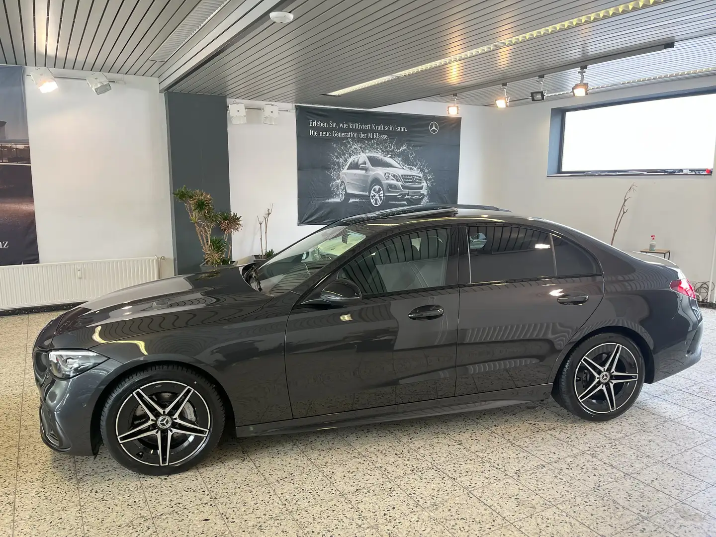 Mercedes-Benz C 200 AMG + NIGHT MBUX/LED/SHD/PTS/TW/MEMORY/1H/MD2025 Grigio - 1