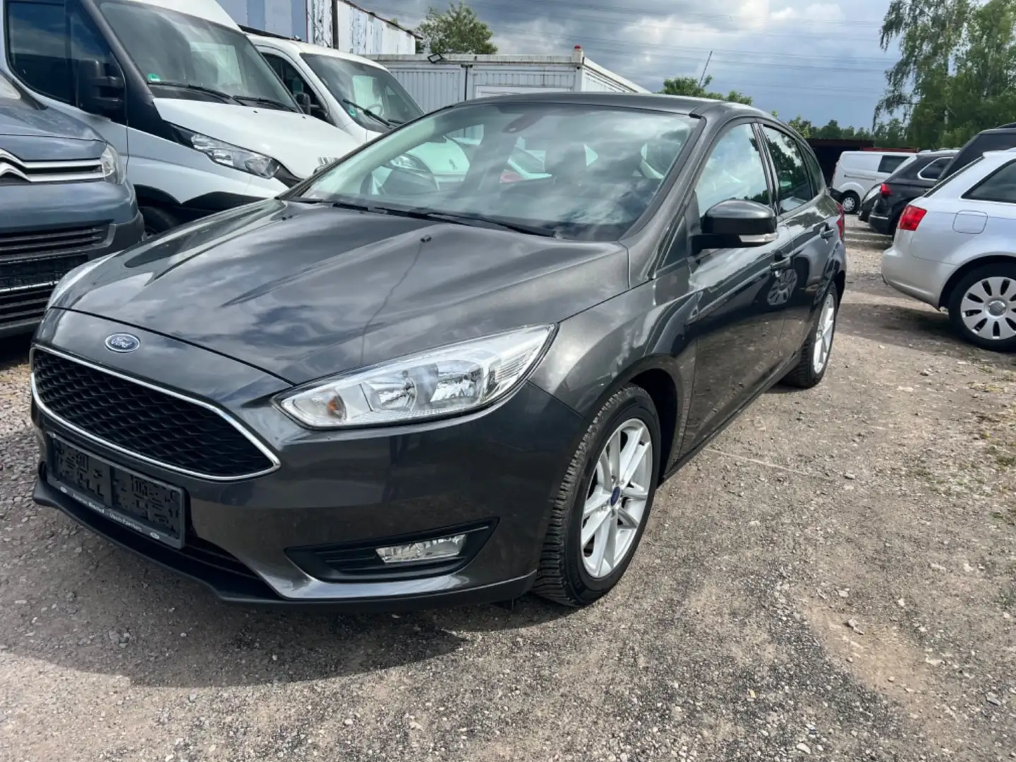 Ford Focus Lim. Business Grau - 2