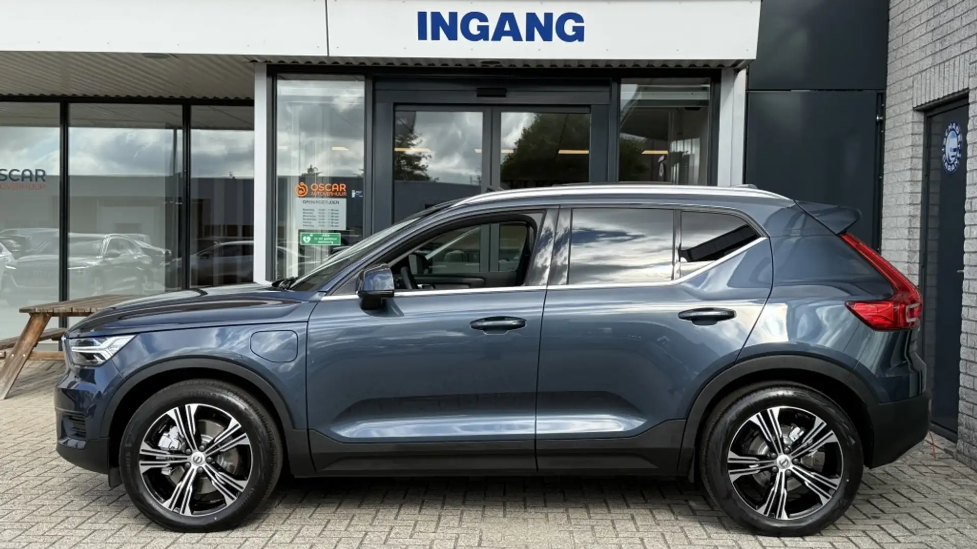 Volvo XC40 1.5 T5 Rech Plug-in | Pano | Camera | Leer Grau - 2