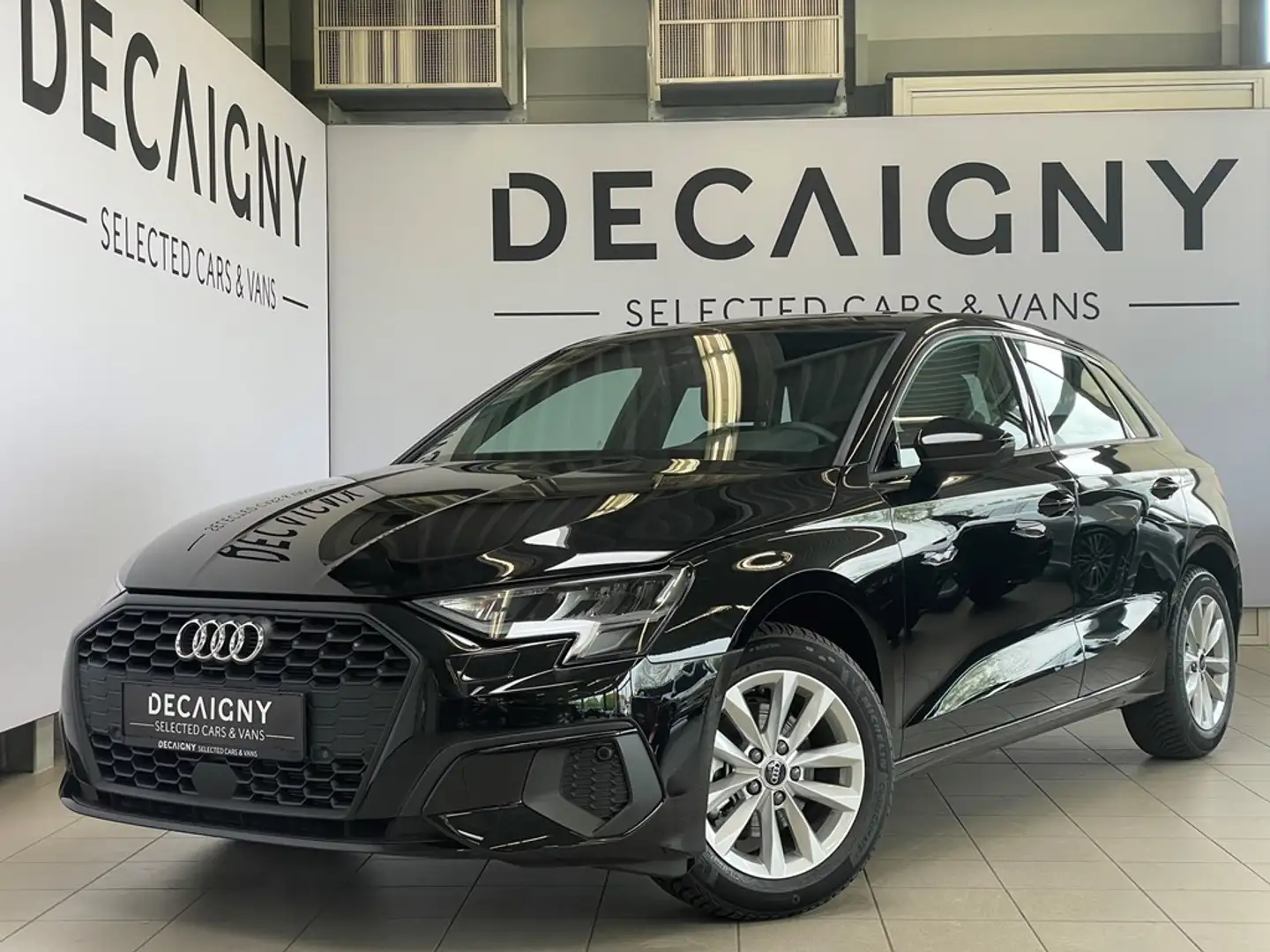 Audi A3 30 TFSi Sportback Attraction !20KM! *Applecarplay/ Noir - 1