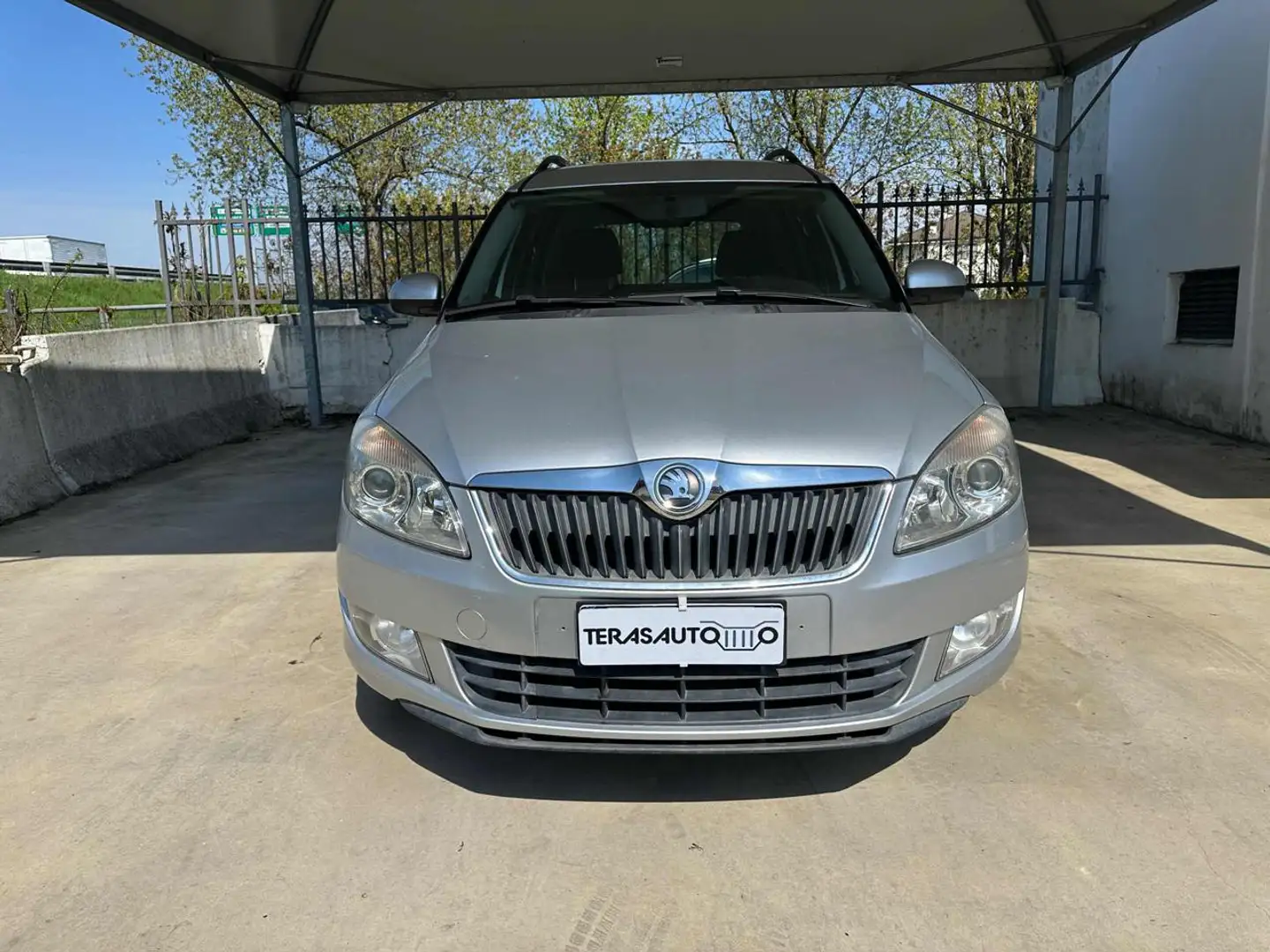 Skoda Roomster 1.2 12V BENZINA/GPL FINO 2027 OK NEOP OK DISTRIBUZ Stříbrná - 2