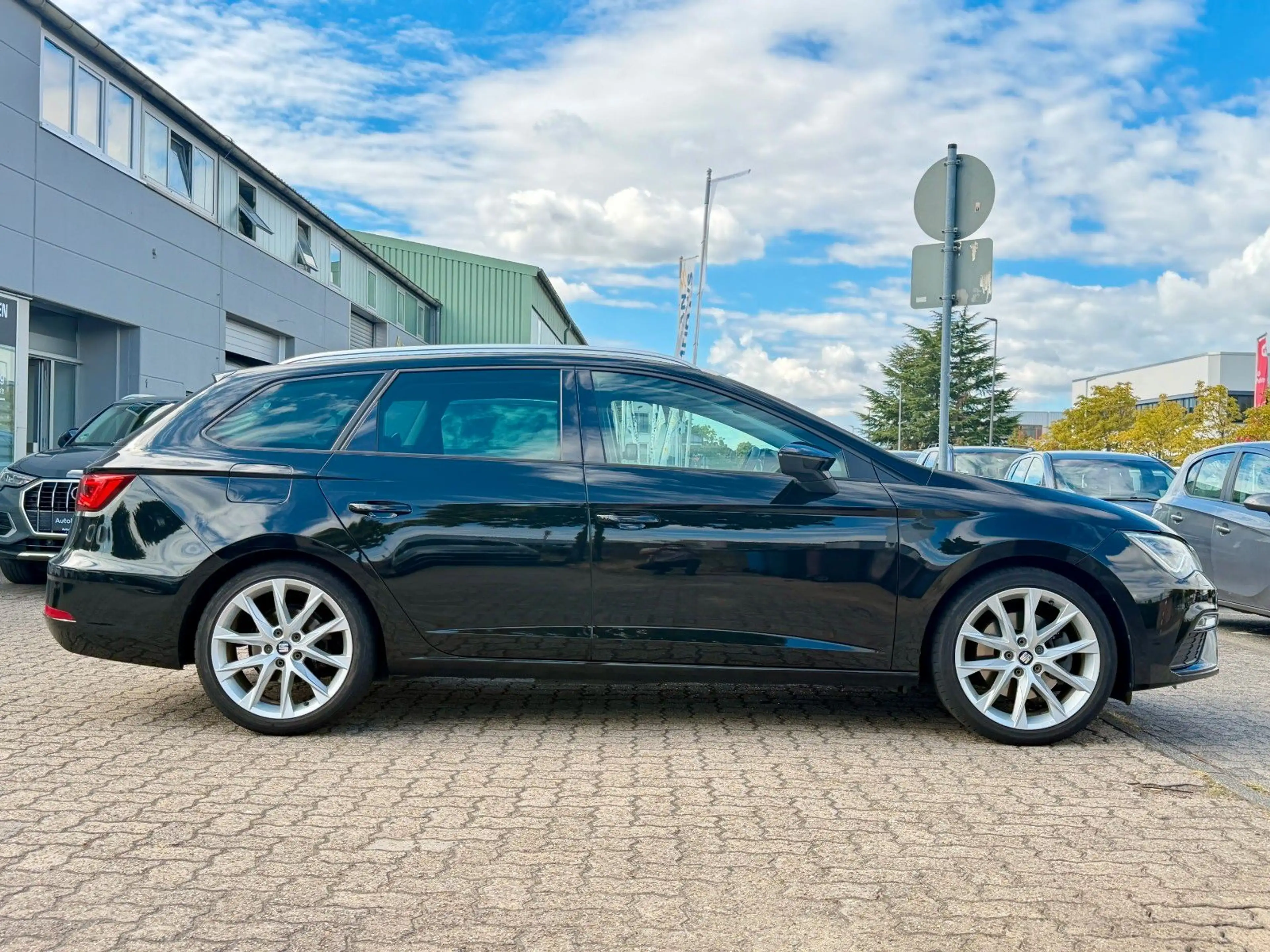 SEAT Leon ST FR*Aut*Nav*Led*Cam*Shz*2.Hand — photo 8