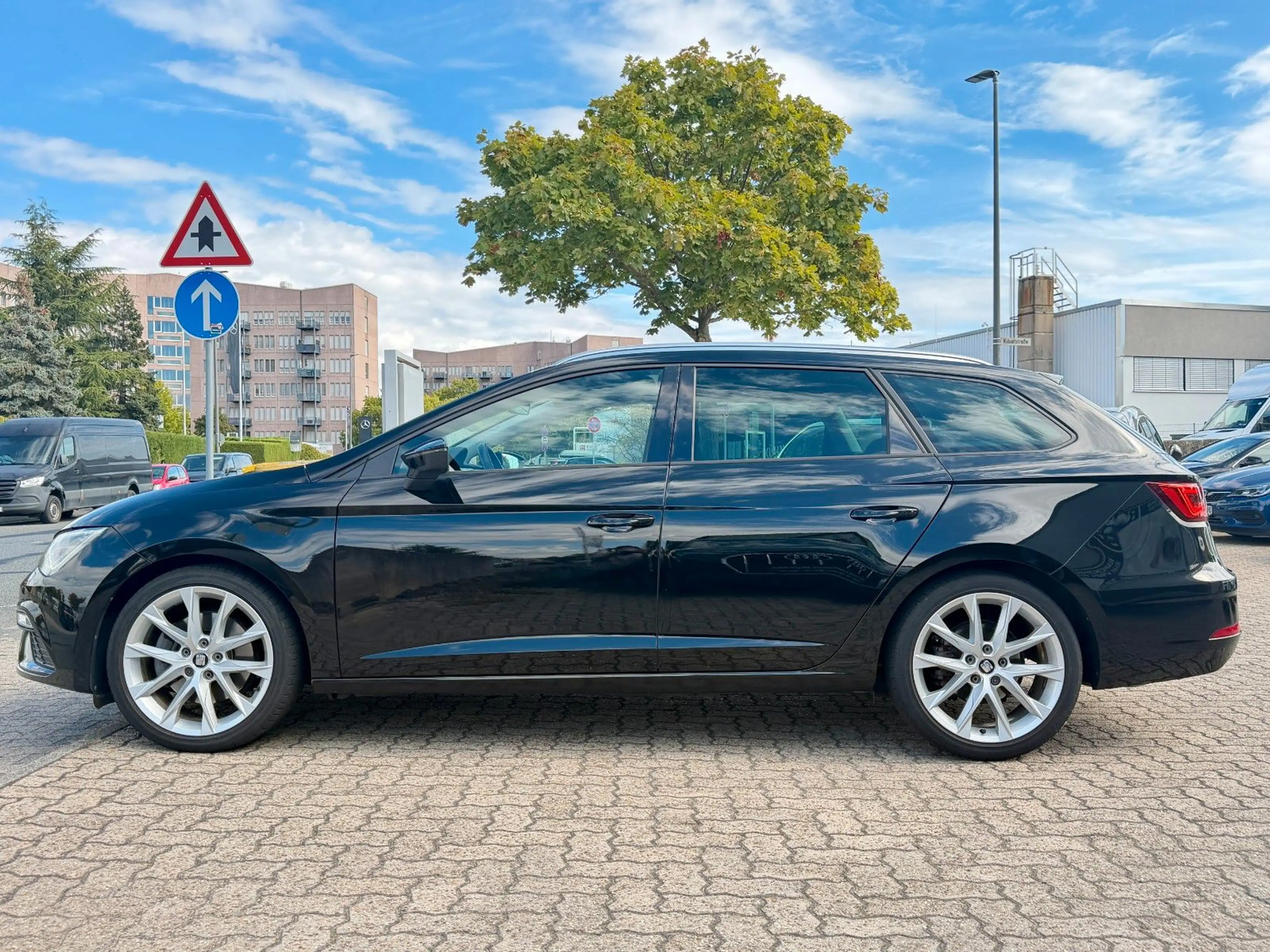 SEAT Leon ST FR*Aut*Nav*Led*Cam*Shz*2.Hand — photo 4