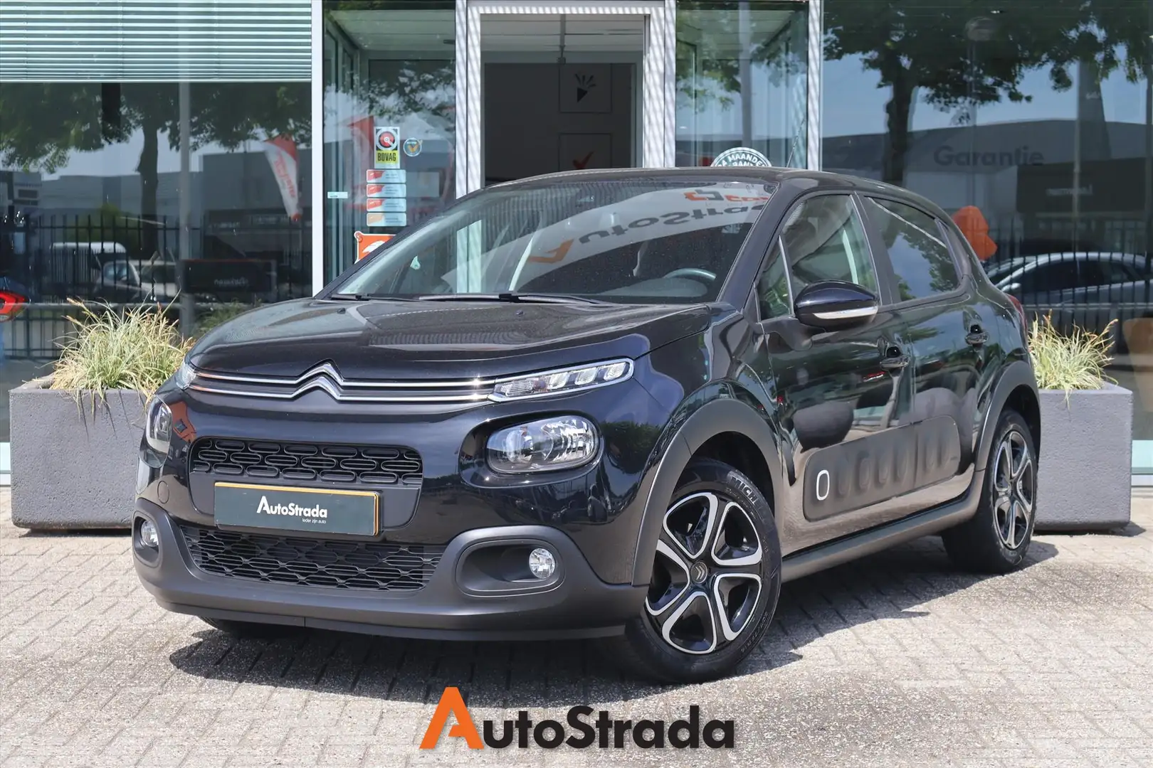 Citroen C3 1.2 PureTech 83pk S&S | Carplay | Cruise | Climate Zwart - 1