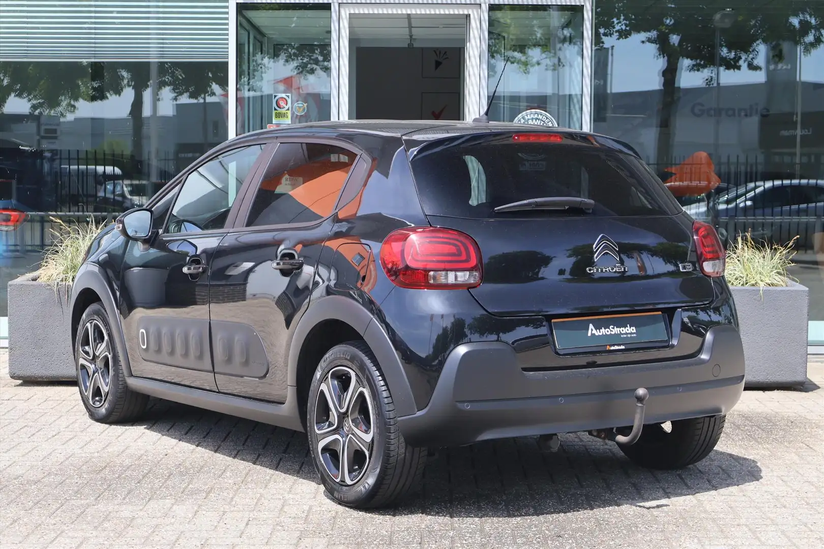 Citroen C3 1.2 PureTech 83pk S&S | Carplay | Cruise | Climate Zwart - 2