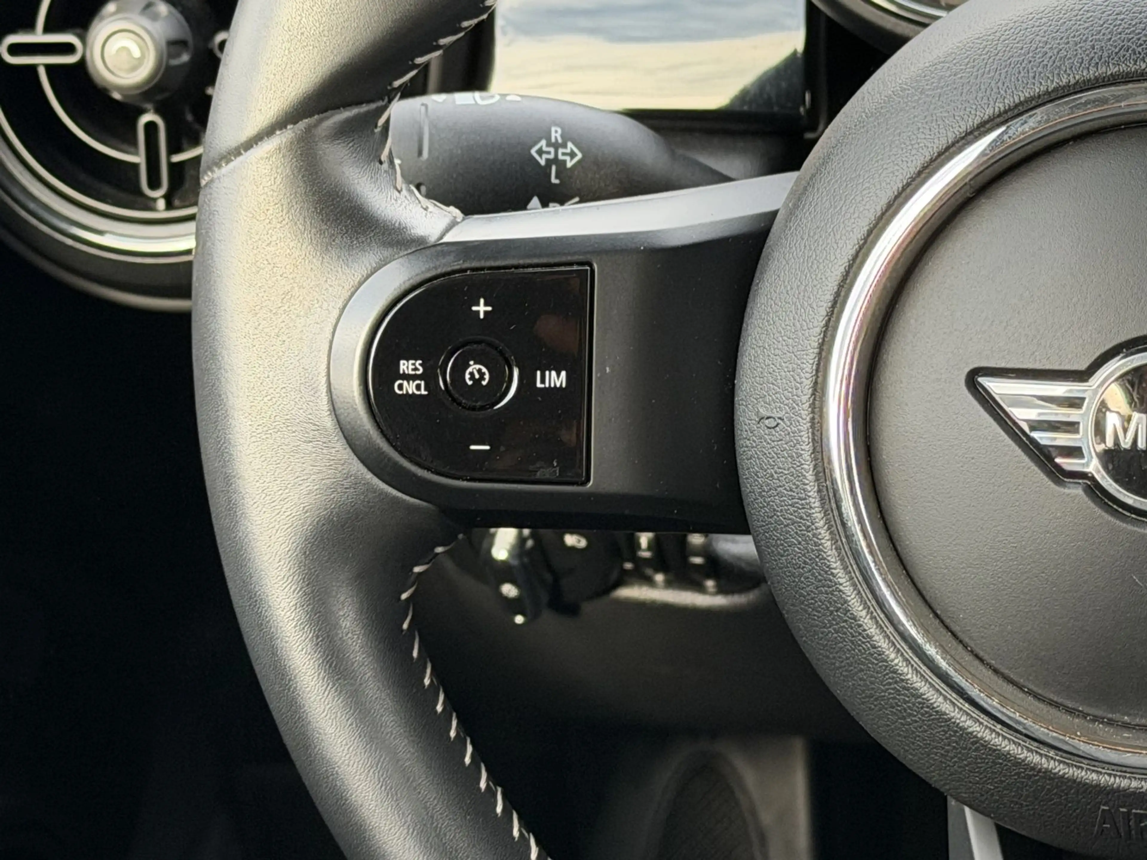 MINI One Classic Trim Navi|LED|Mini connected|PDC|SHZ — photo 12