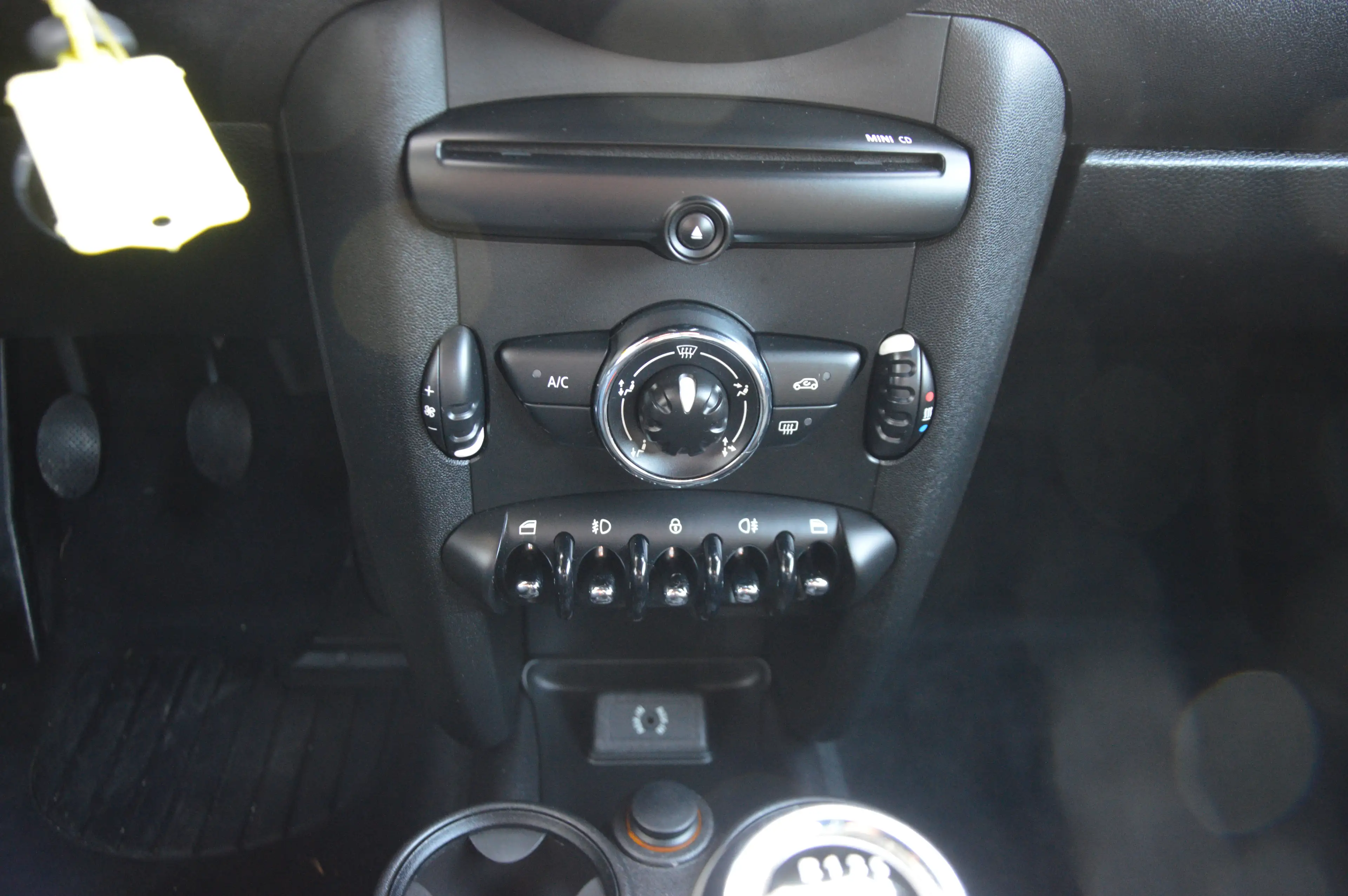 MINI Cooper Coupe 1.6i Cooper Pack JCW SENSOR AR CLIM 92.189KM — photo 12