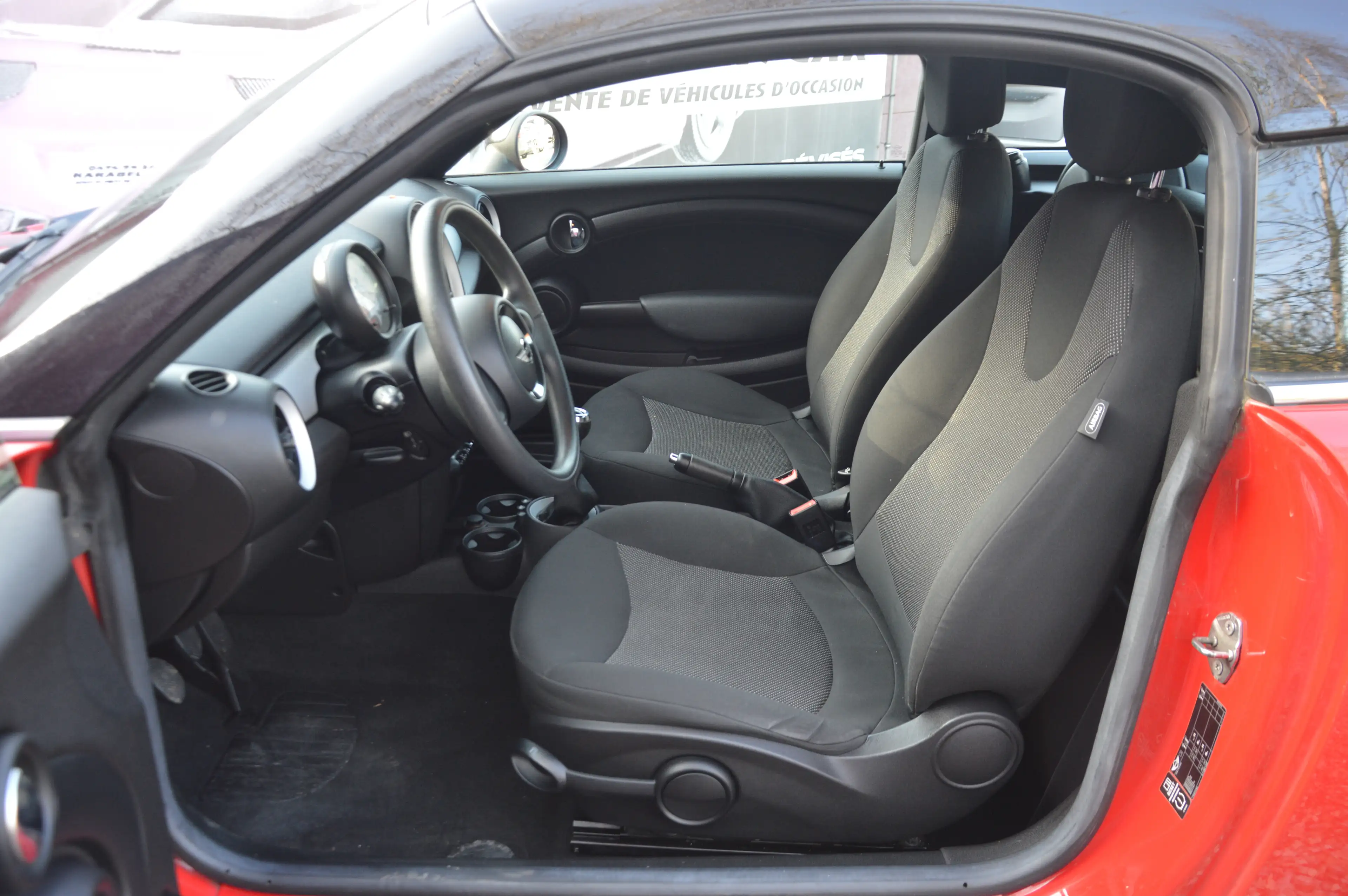 MINI Cooper Coupe 1.6i Cooper Pack JCW SENSOR AR CLIM 92.189KM — photo 8