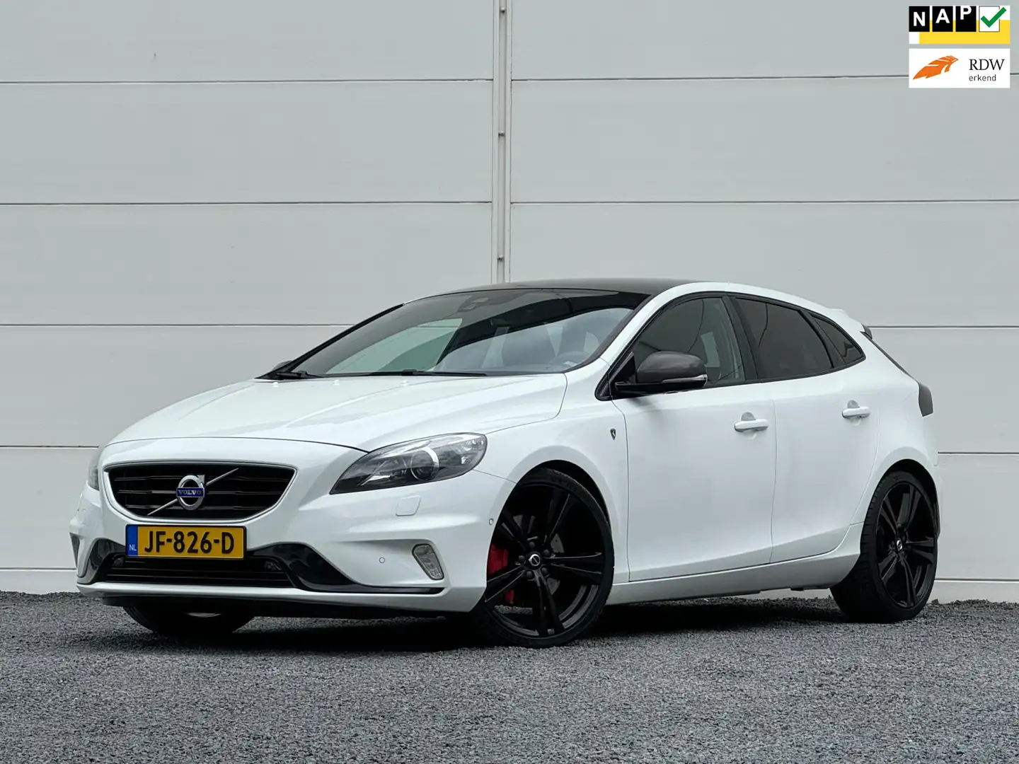 Volvo V40 2.0 D4 Ocean Race Org NL R-Design Carbon Edit Came Blanc - 1