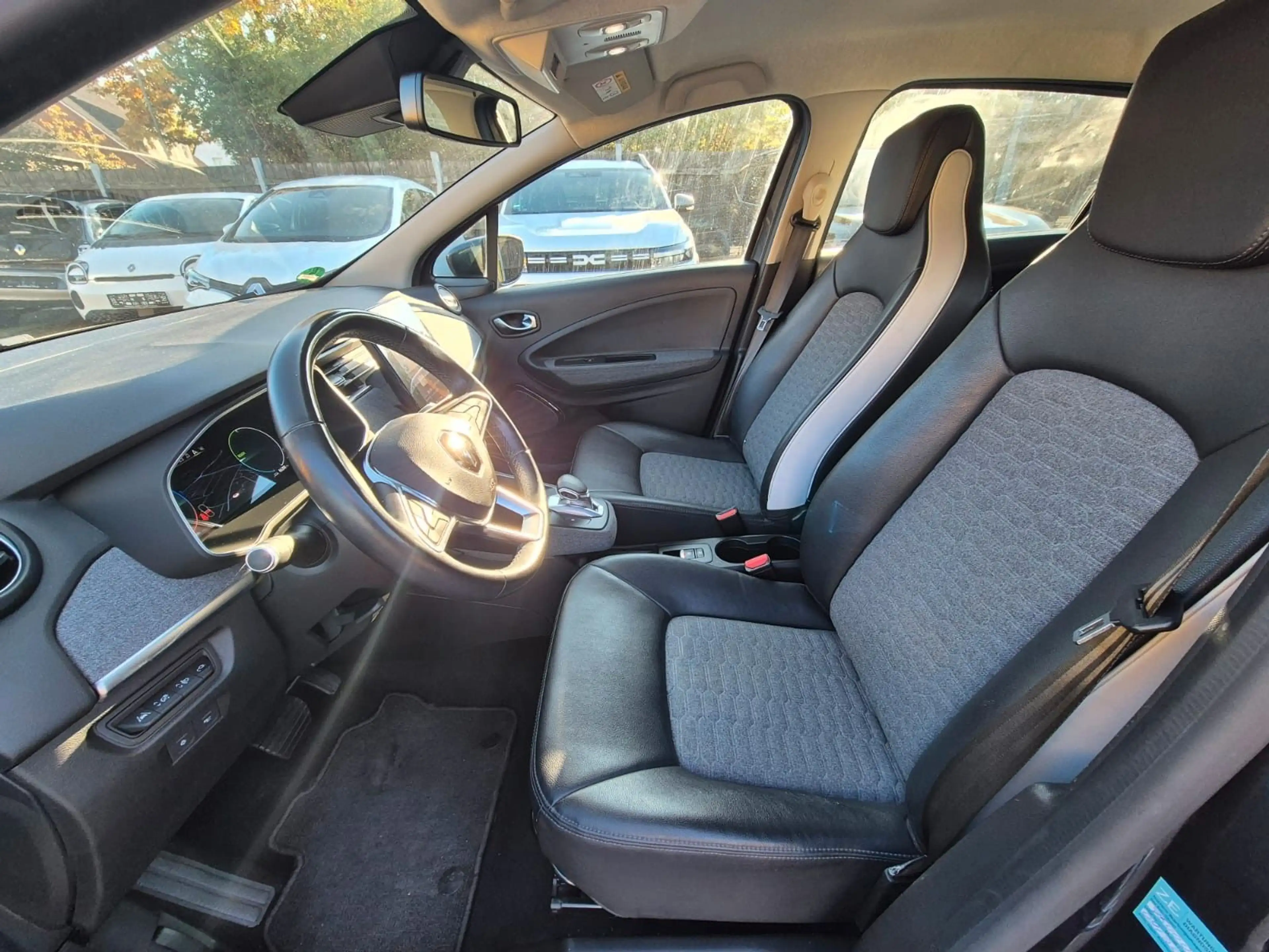 Renault ZOE Intens Kaufakku CCS|9,3"|Winter|GJ-Reifen — photo 12