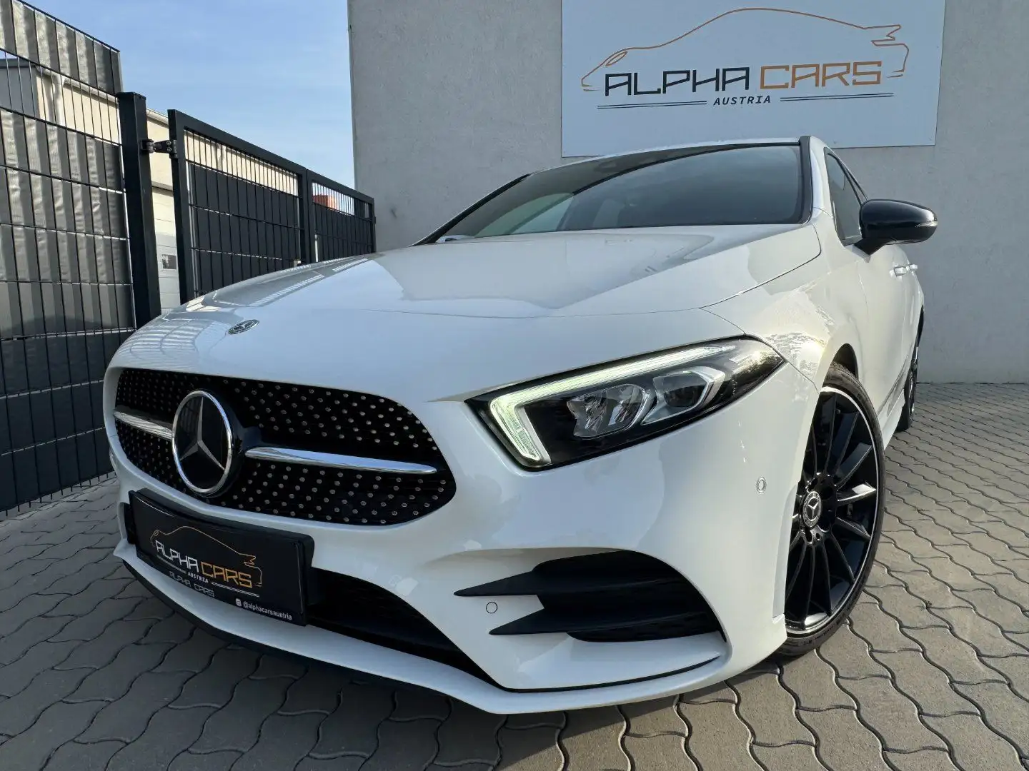 Mercedes-Benz A 180 A-Klasse A 180 d AMG Line Weiß - 1
