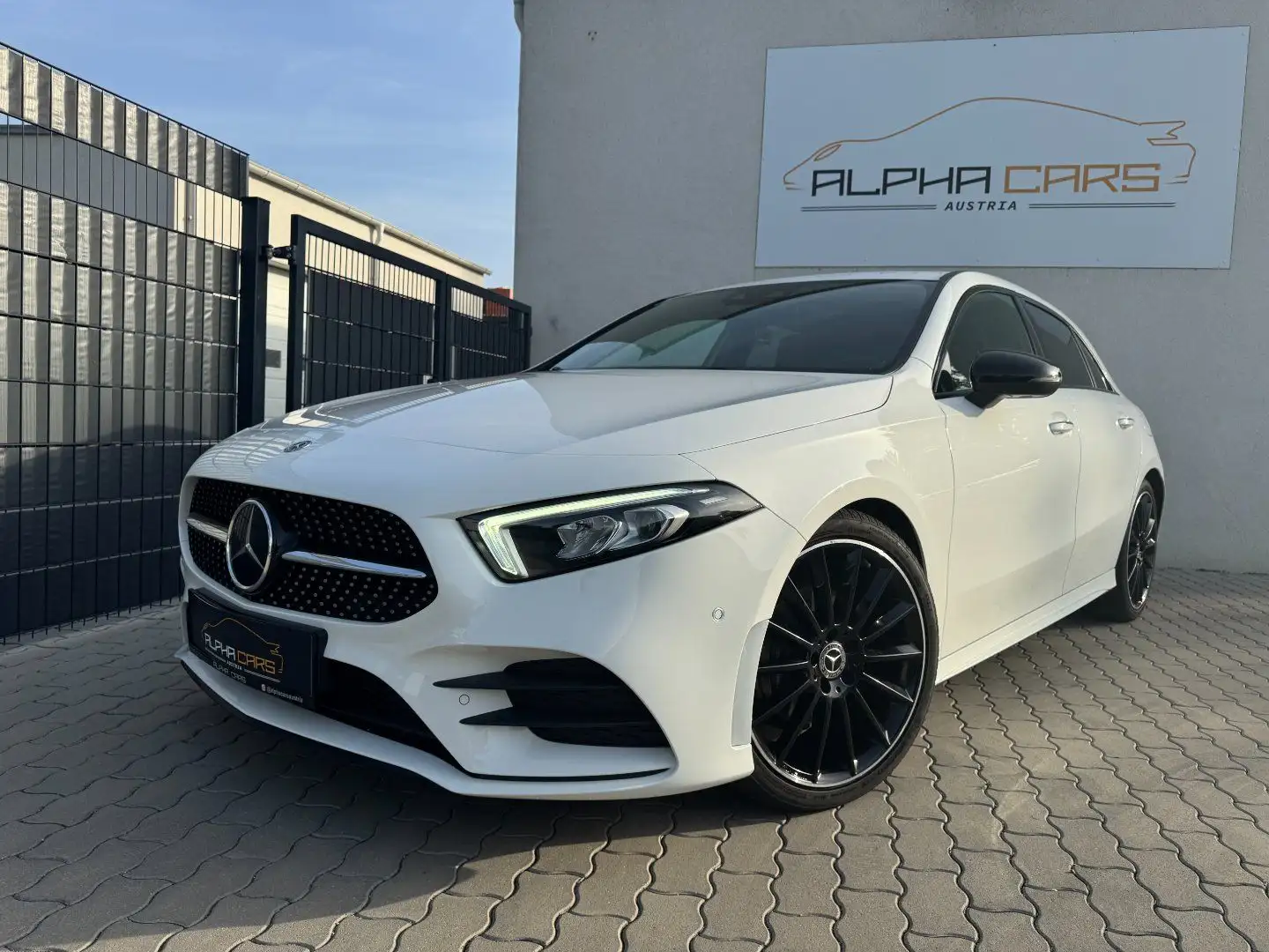 Mercedes-Benz A 180 A-Klasse A 180 d AMG Line Weiß - 2