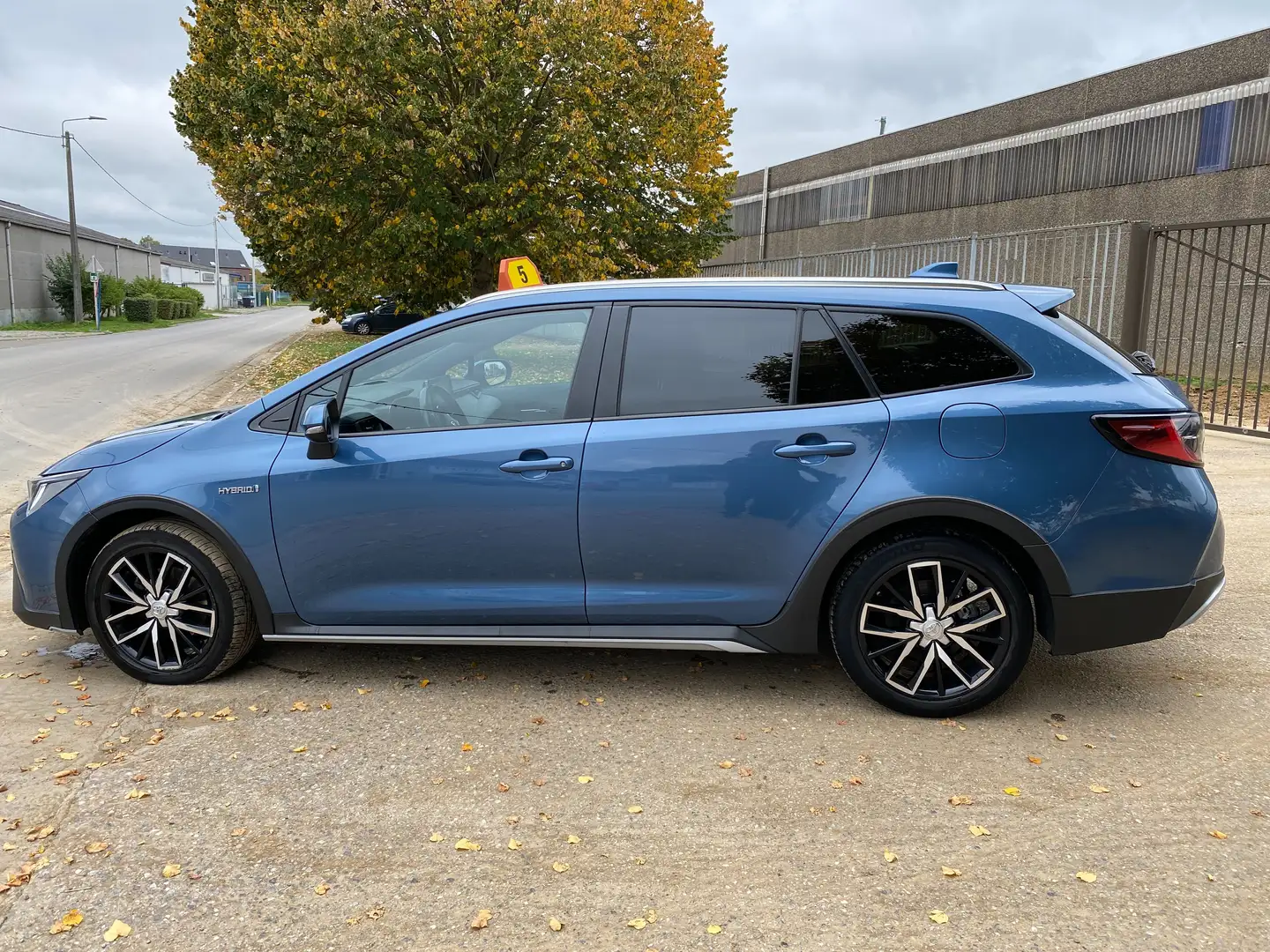 Toyota Corolla Corolla SW Hybrid 1.8 Trek GPF e-CVT Blauw - 2