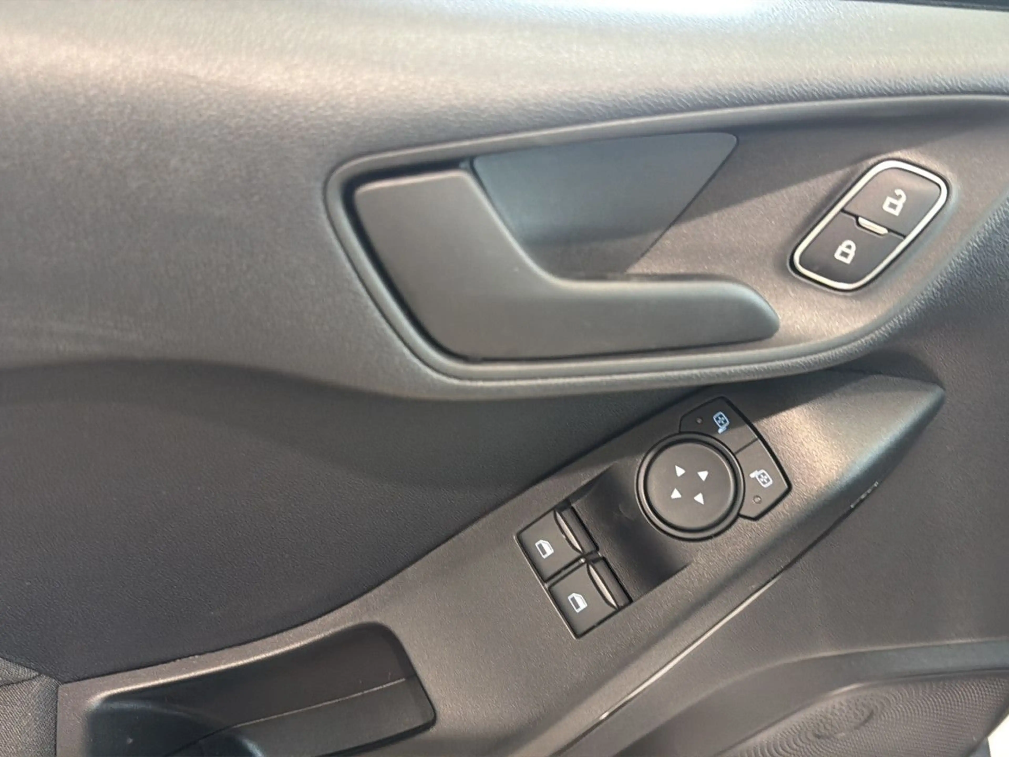 Ford Fiesta Cool & Connect Bluetooth LED Klima — photo 8