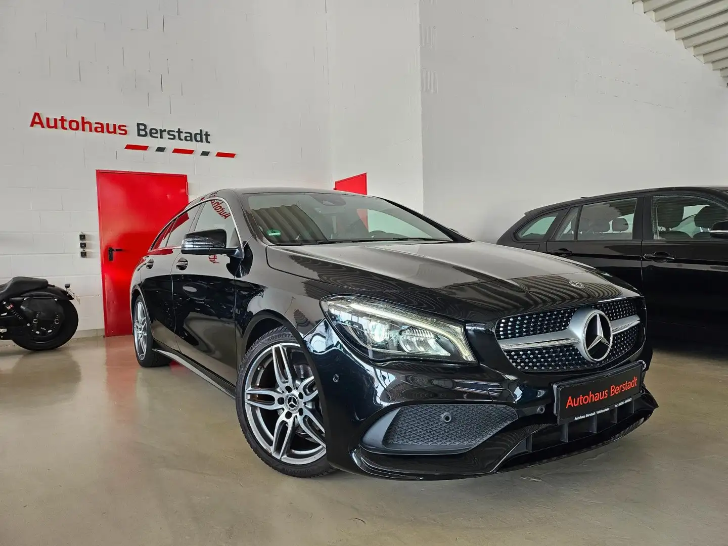 Mercedes-Benz CLA 200 *7G-DCT*AMG*JungeSterne-Garantie*NAVI Schwarz - 1