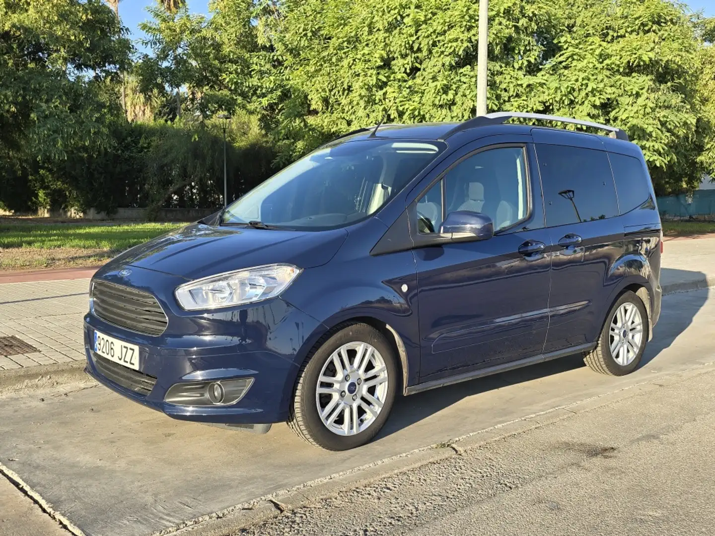 Ford Tourneo Courier 1.5TDCi Titanium 95 Blu/Azzurro - 1