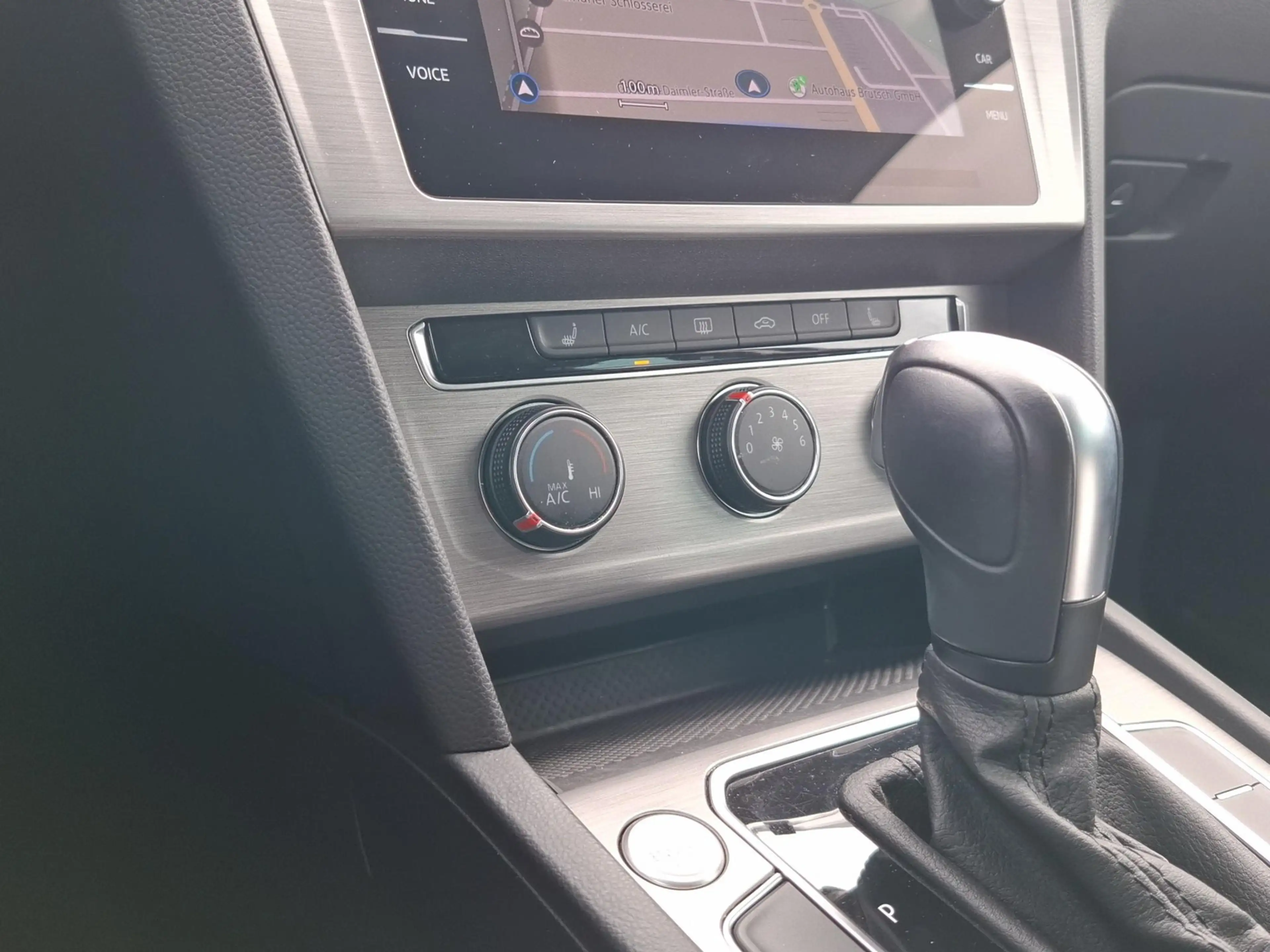 Volkswagen Passat Variant 2.0 TDI Conceptline DSG / NAVI / LED / SITZHEIZUNG — photo 14