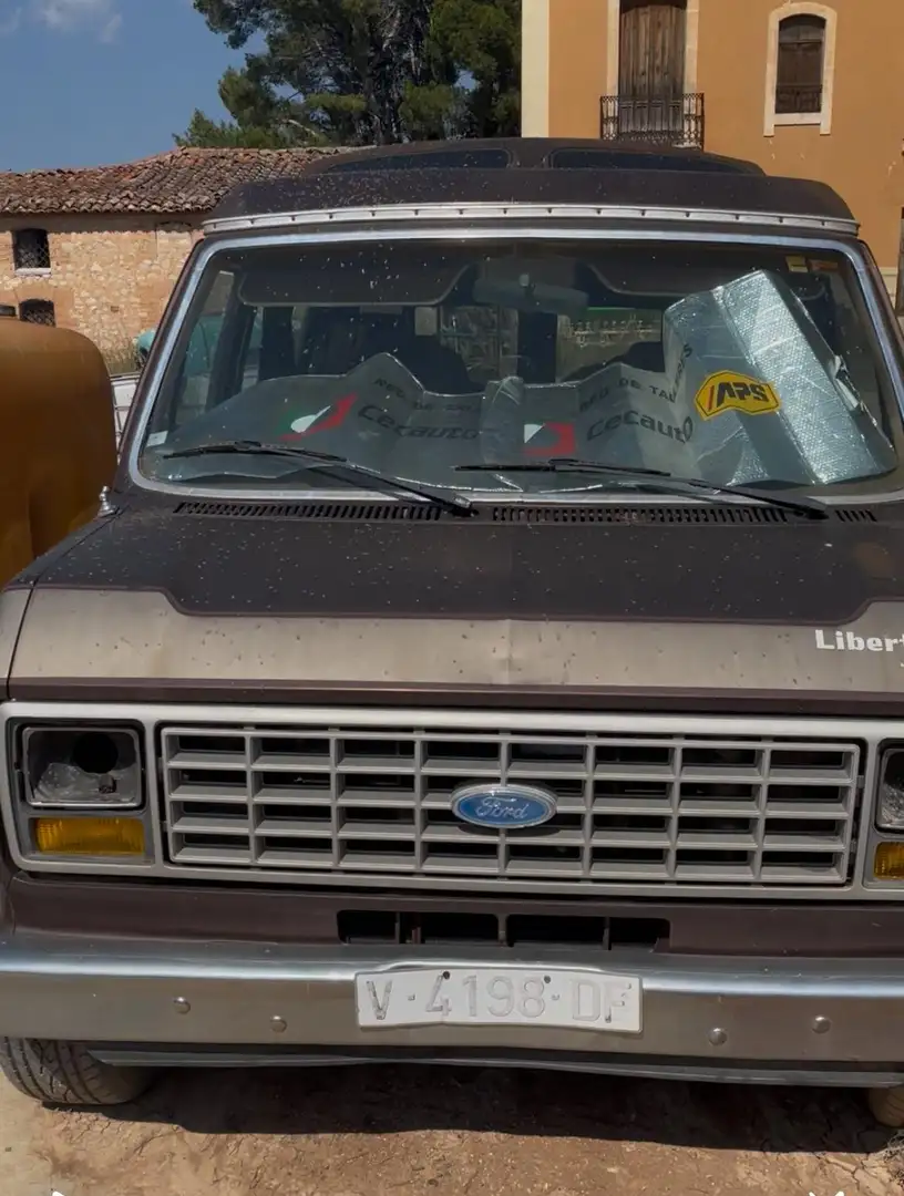 Ford Econoline E-150 Braun - 1