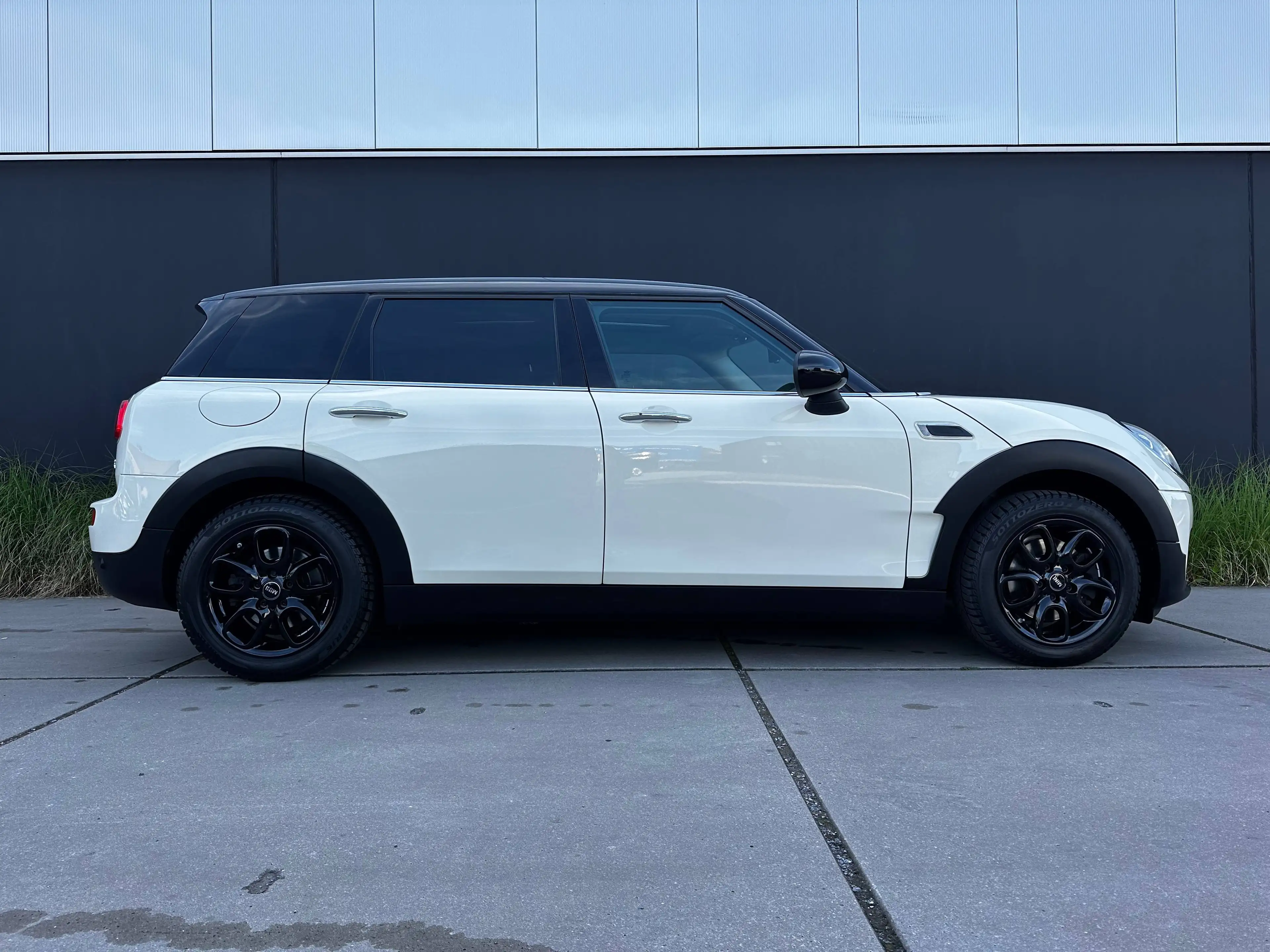 MINI Cooper Clubman 1.5A *AUT.*PANO DAK*SPORTSTOELEN*PDC*FULL LED*KEYLESS*DEELLEDER* — photo 2