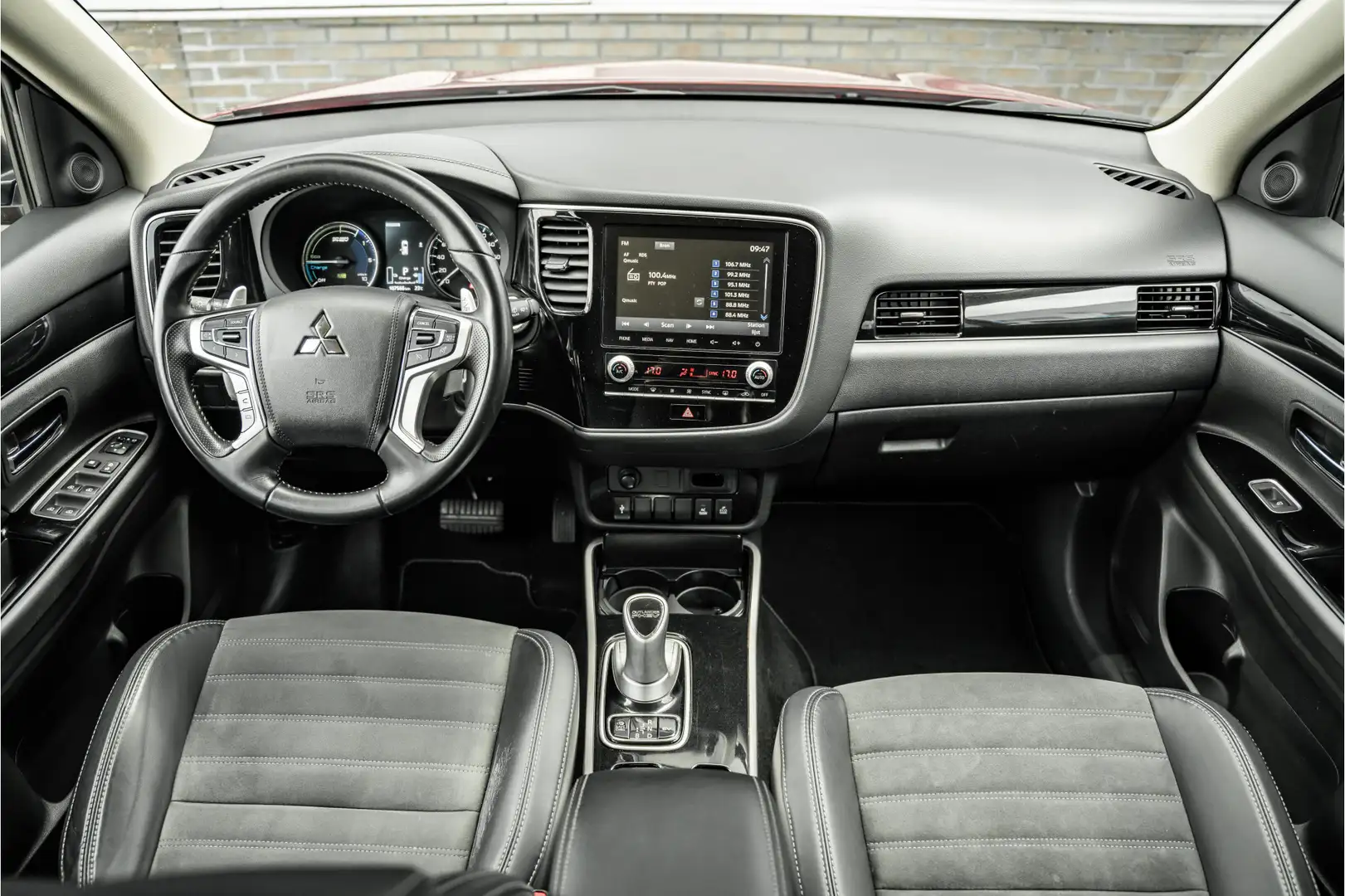 Mitsubishi Outlander 2.4 PHEV Intense | Stoelverw | DAB | NAVI | 1500kg Rood - 2