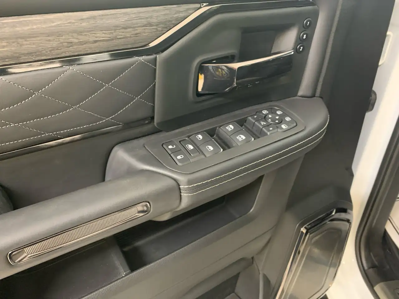 RAM 3500 снимка RAM 3500