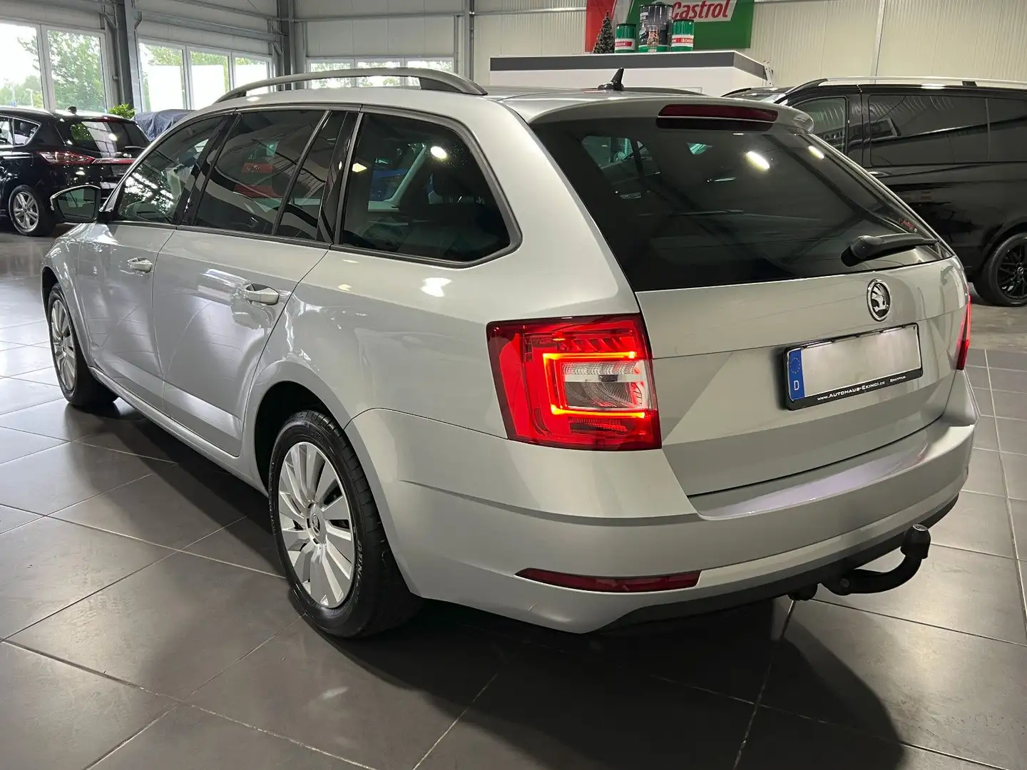Skoda Octavia 1.6 TDi Combi **Navi*ACC*SHZ*AHK** Silber - 2