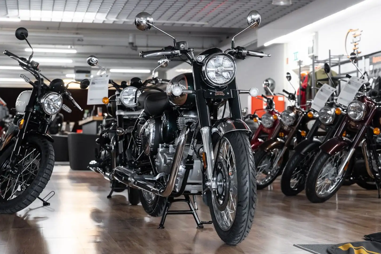 Royal Enfield Classic 350 ABS, Modell 2025, sofort lieferbar Зелений - 2