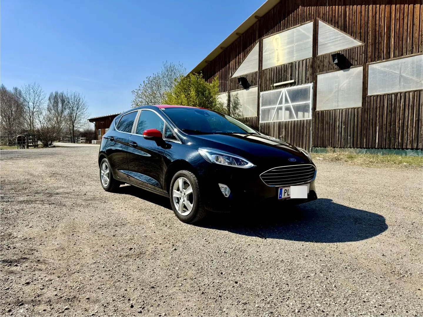Ford Fiesta Titanium Schwarz - 1