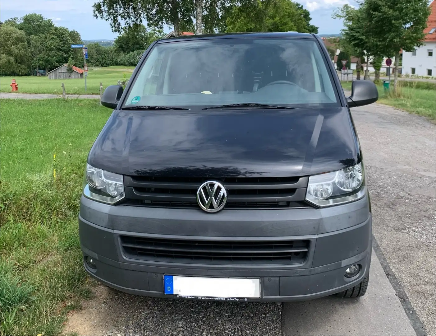 Volkswagen T5 Transporter schwarz metallic, eingebautes Bett, Preis VB Schwarz - 1