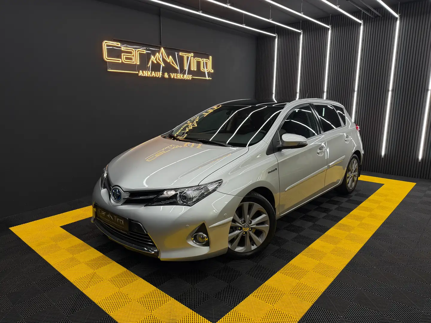 Toyota Auris Auris TS 1,8 VVT-i Hybrid Lounge Lounge Grau - 2