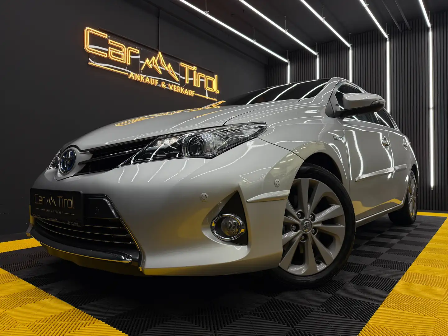 Toyota Auris Auris TS 1,8 VVT-i Hybrid Lounge Lounge Grau - 1