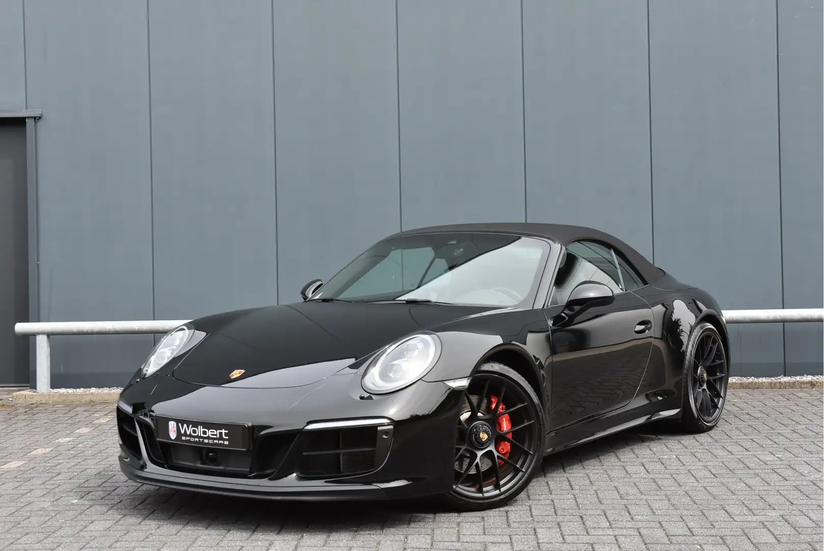 Porsche 991 Cabrio 3.0 Carrera 4 GTS Zwart - 1