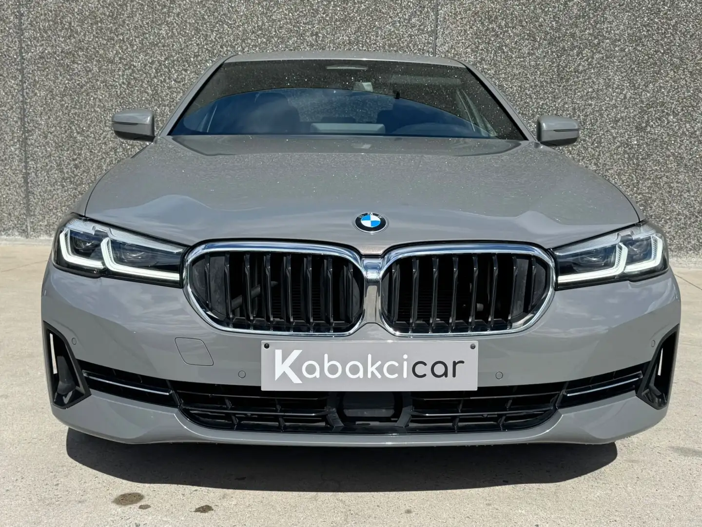 BMW 518 dA MHEV//CARNET//CARPLAY//GPS/CAMERA/GARANTIE/ Gris - 2