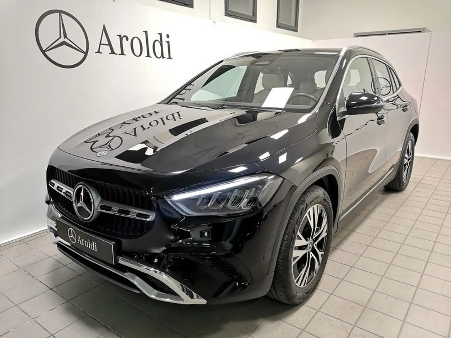 Mercedes-Benz GLA 200 D PROGRESSIVE ADVANCED PELLE BEIGE+BLIND SPOT Nero - 1