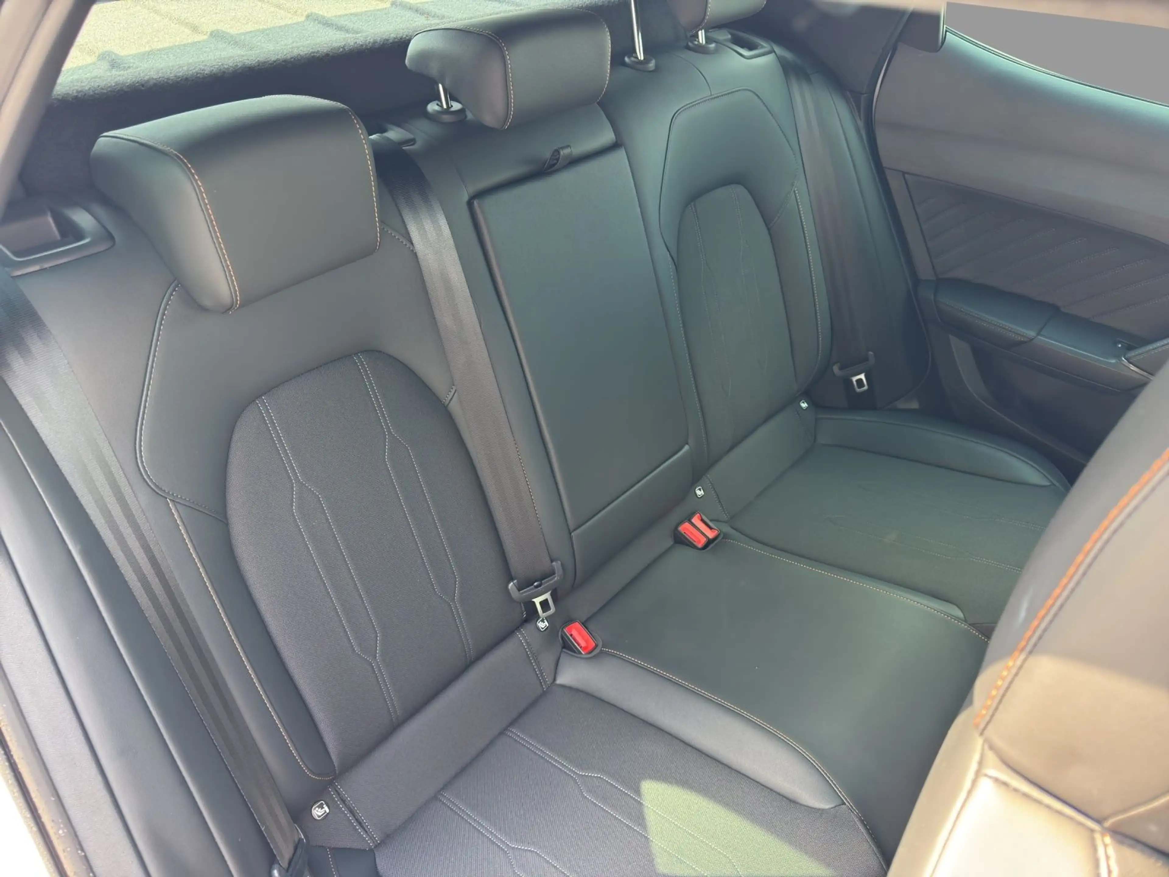 CUPRA Formentor 2.0 TDI DSG NAVI ACC SENNH PARKLENK GJ — photo 6