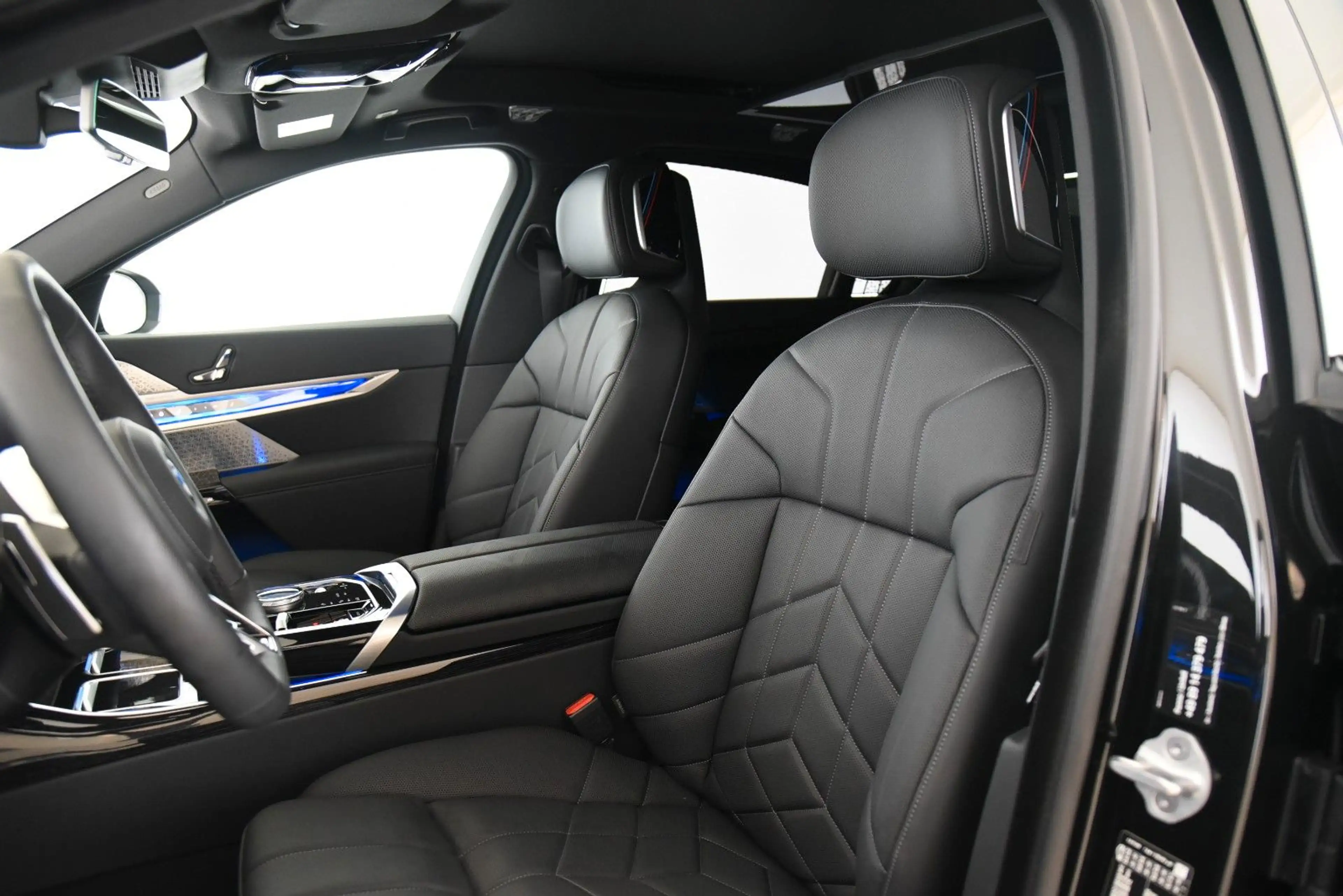BMW 740 d xDrive M Sport Pro B&W AHK 360° StandHzg — photo 5