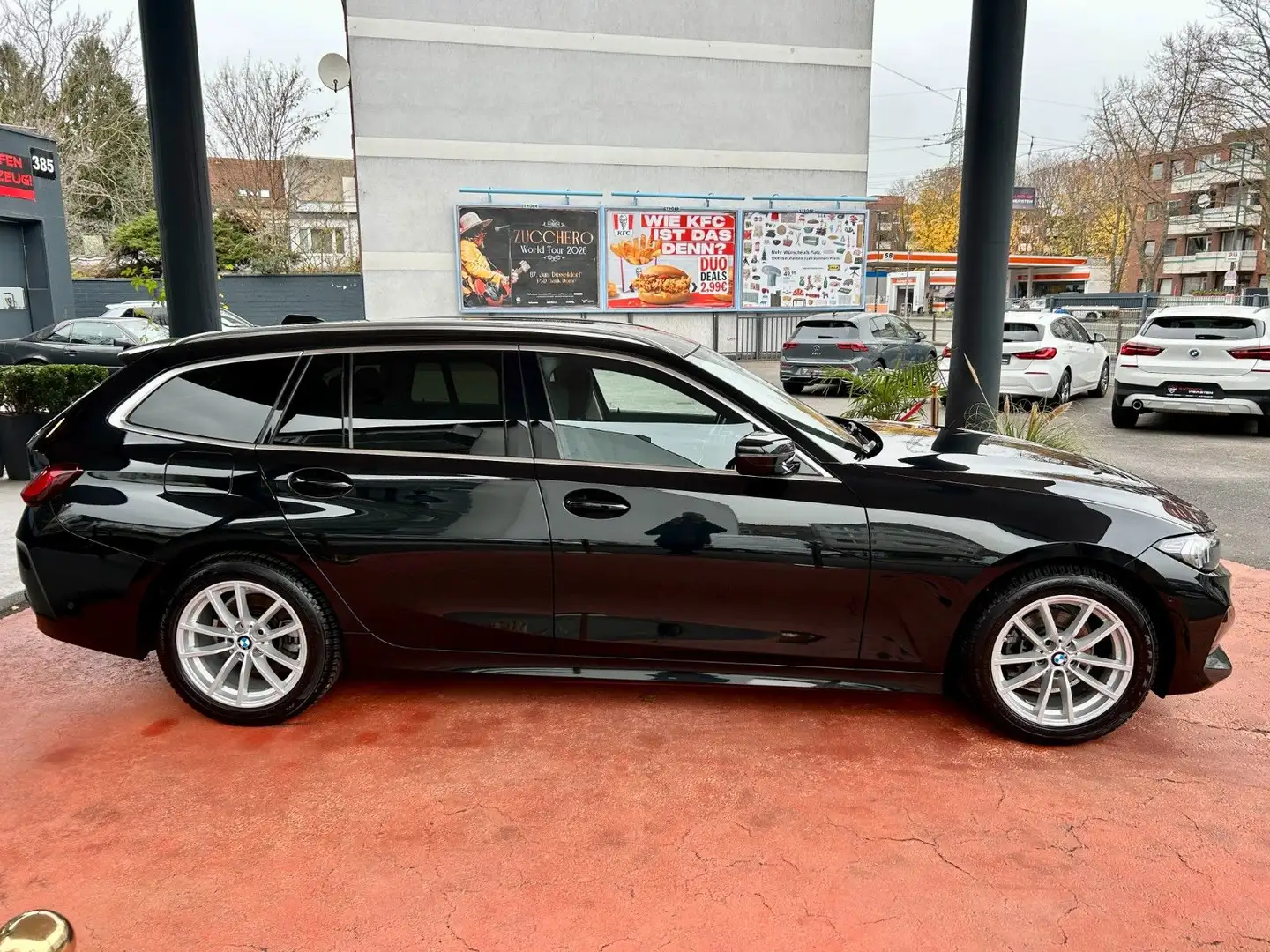 BMW 318 d Touring Connected Professional Automatik Noir - 2